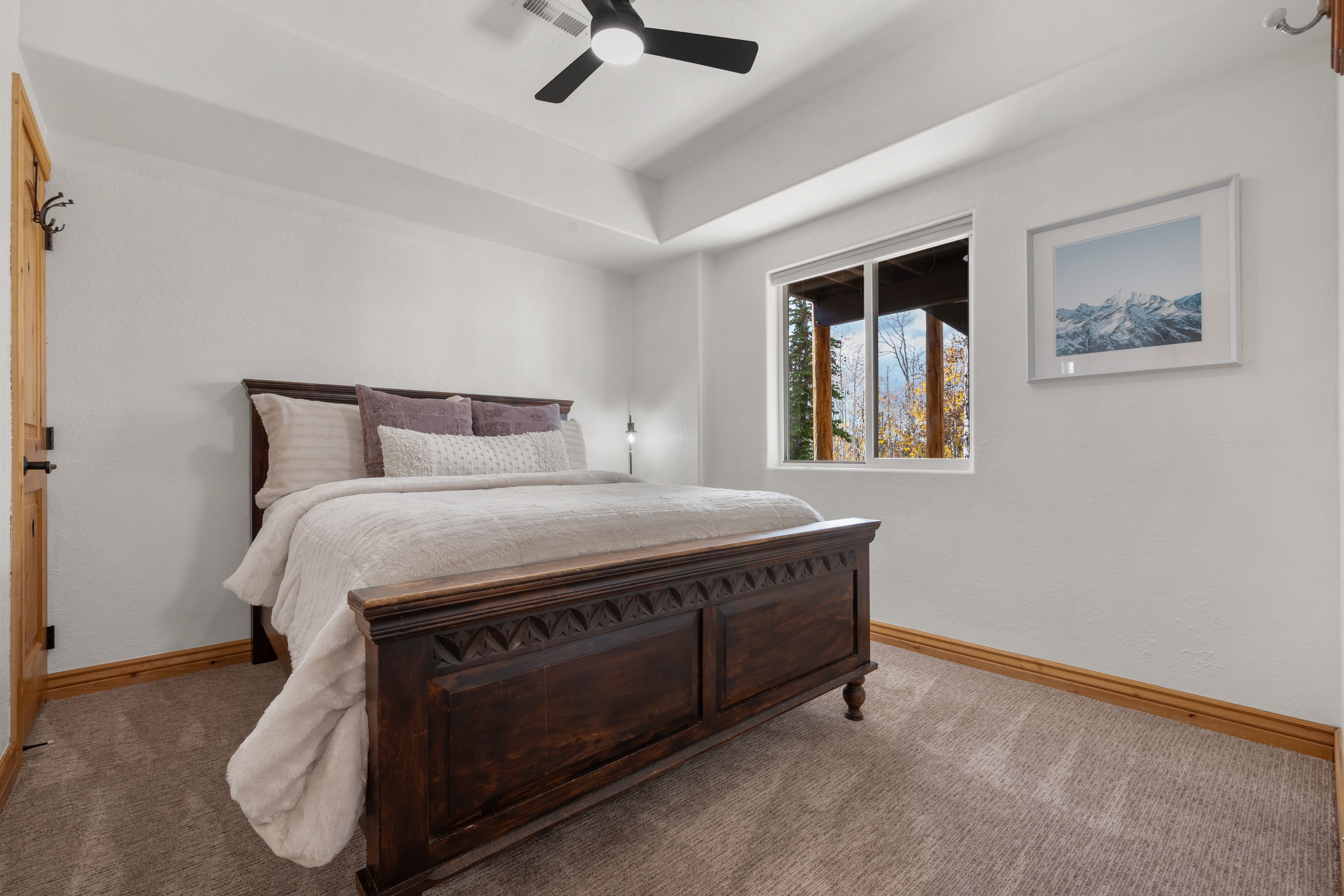 Bedroom 2 | Queen Bed