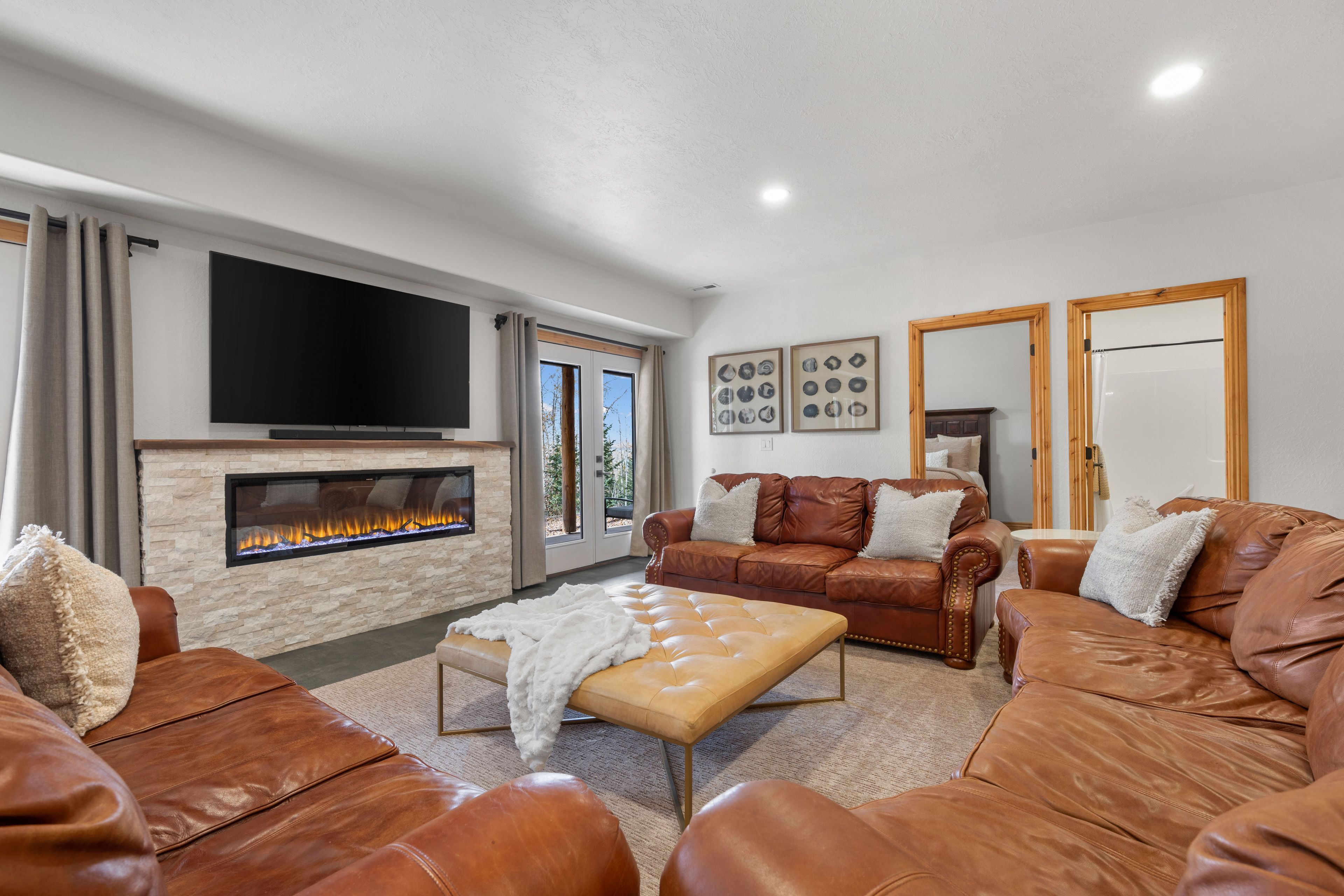 Basement | Card Table | Wet Bar | Media Setup w/ Smart TV
