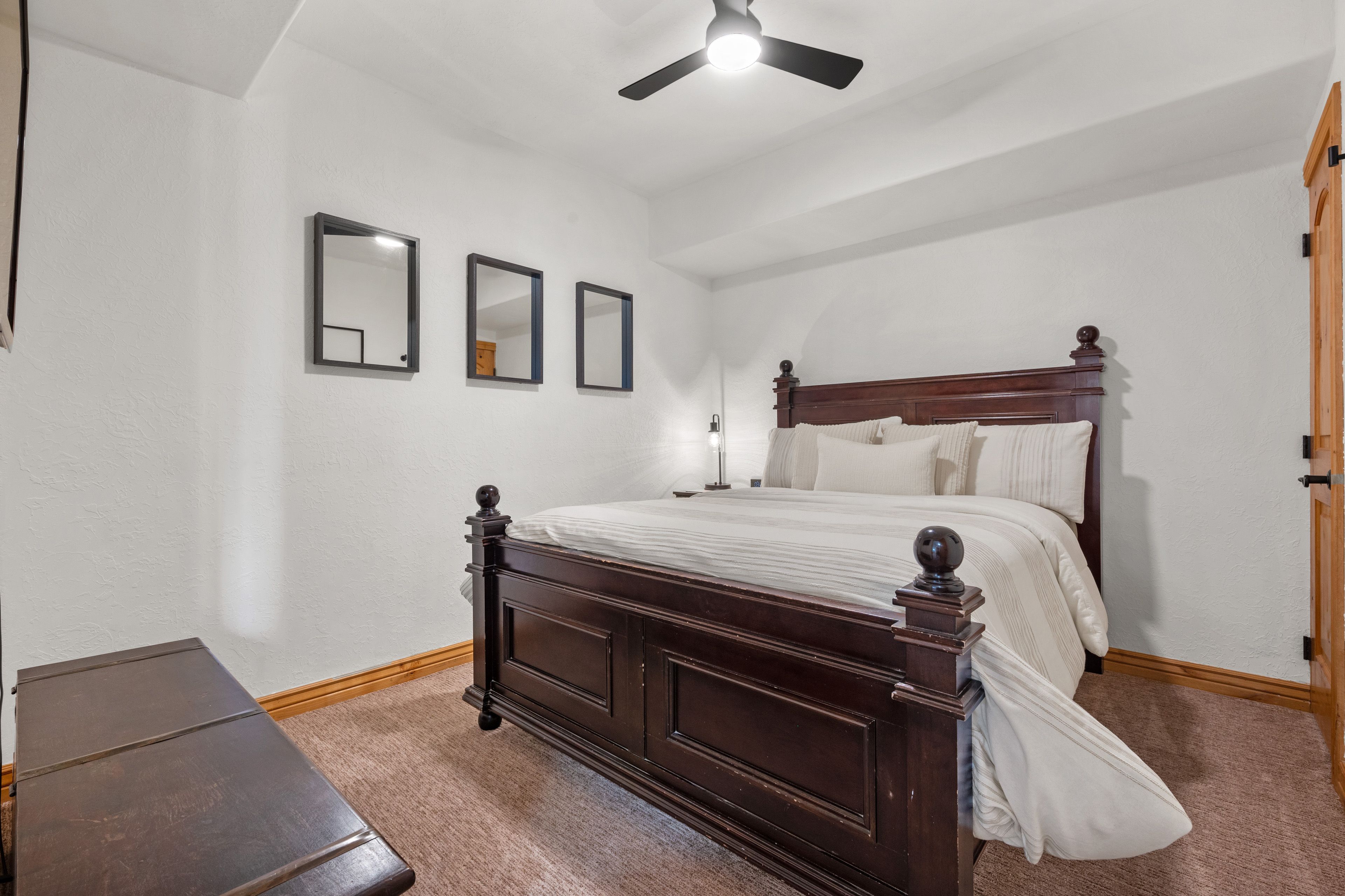 Bedroom 4 | Queen Bed