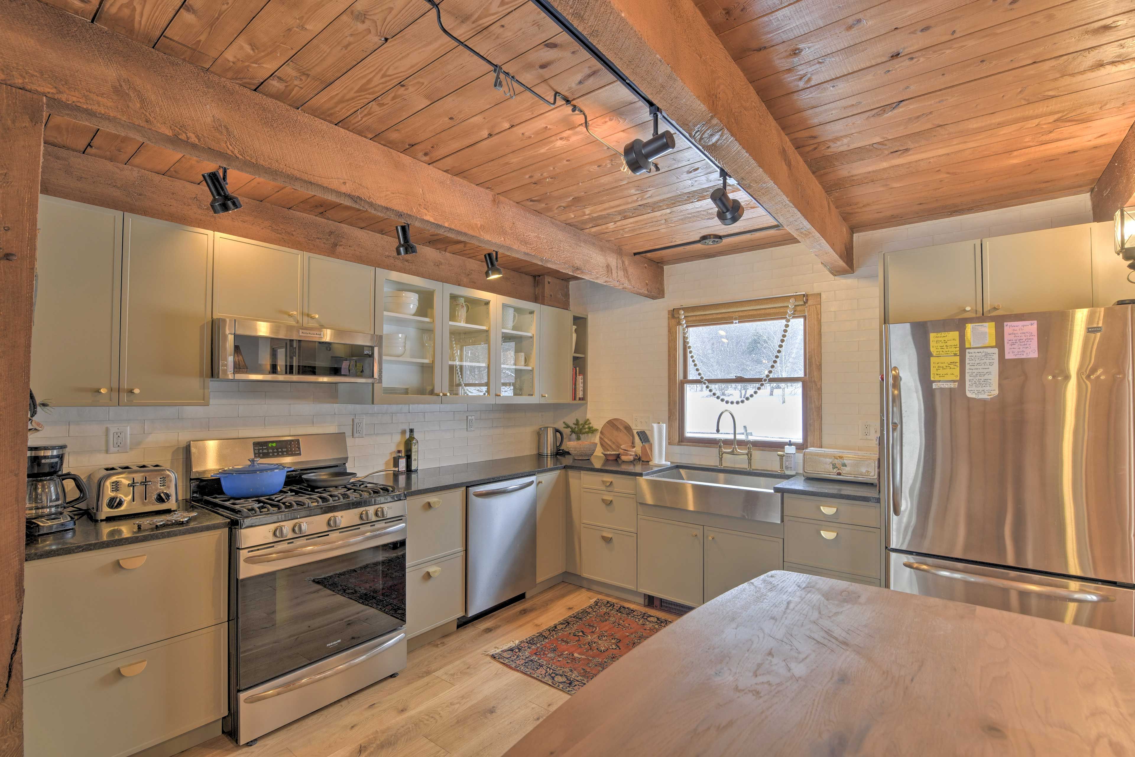 Kitchen | Cooking Basics | Coffee Maker | Paper Towels/Trash Bags Provided