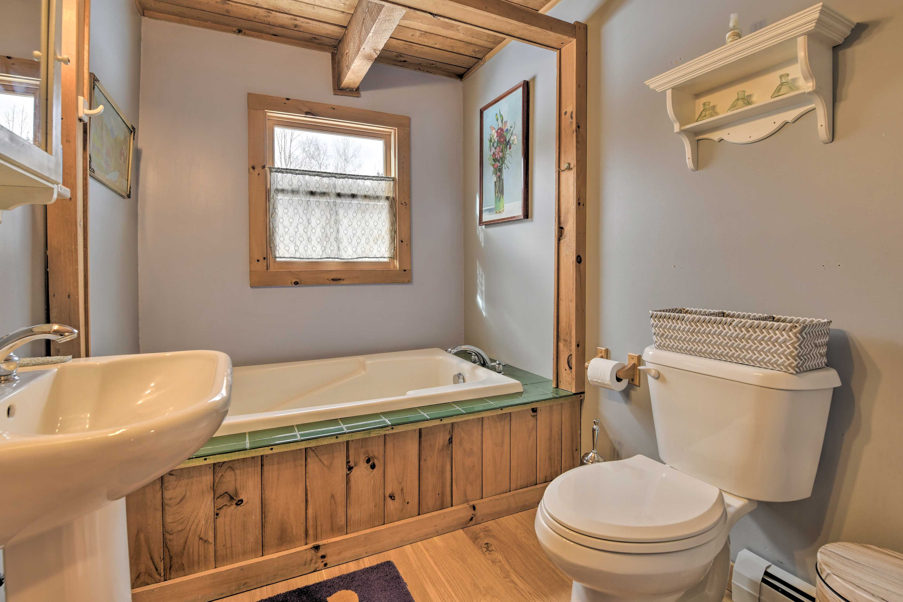 Full Bathroom | Toiletries Provided | Towels Provided
