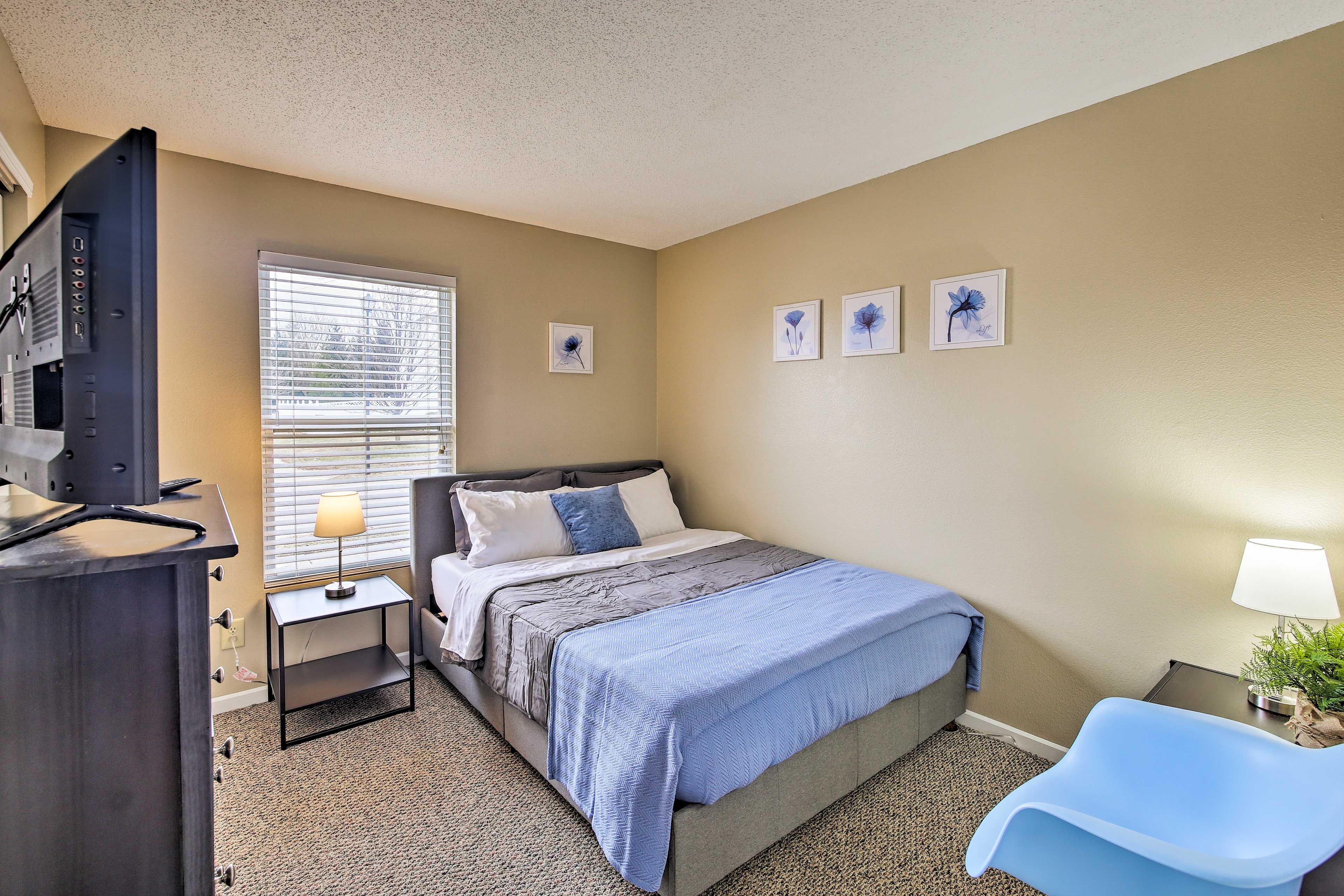 Bedroom 2 | Queen Bed
