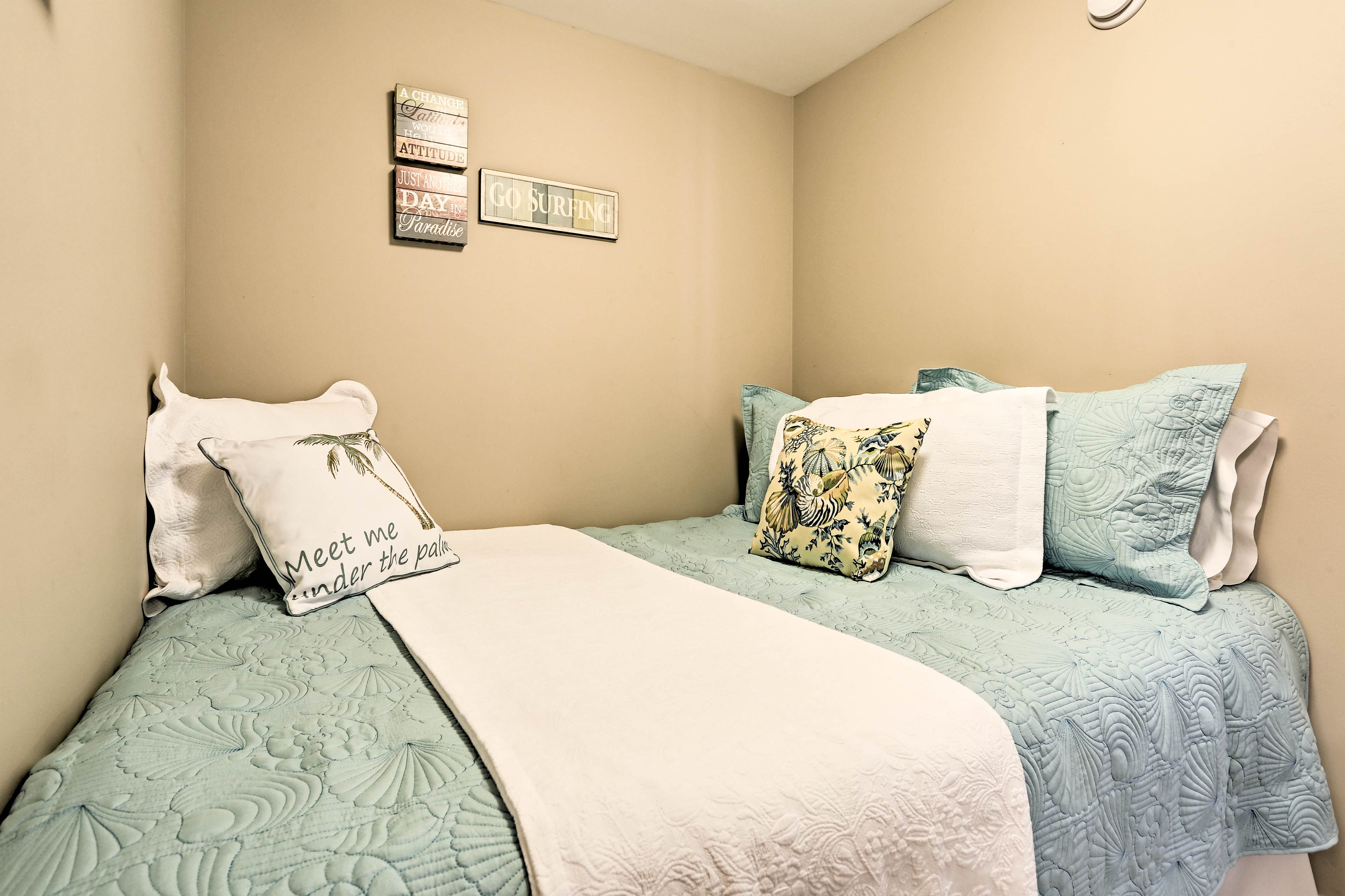 The 2nd bedroom invites 2 guests to cuddle up in the cozy full-sized bed.