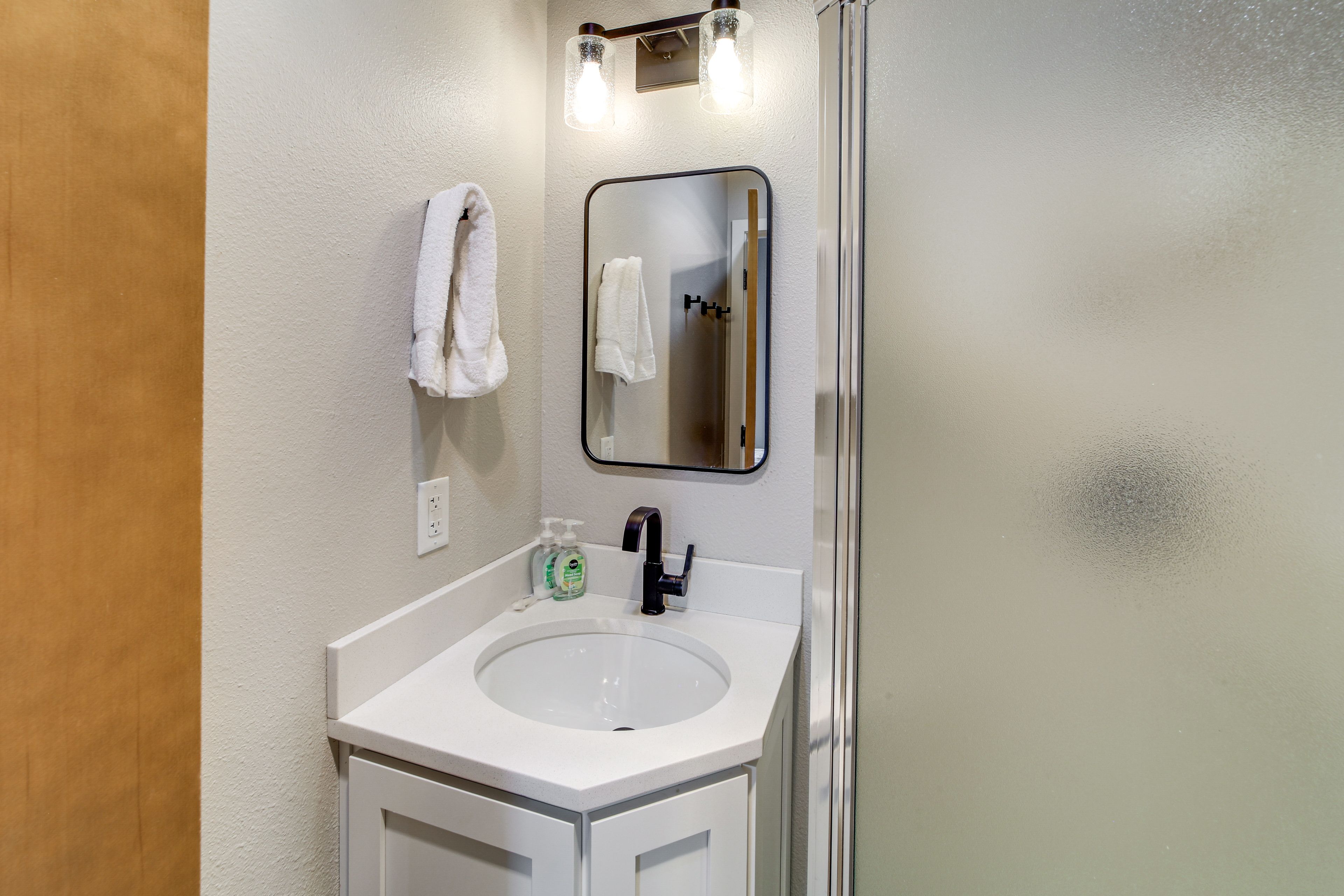 Bathroom | Upper Level