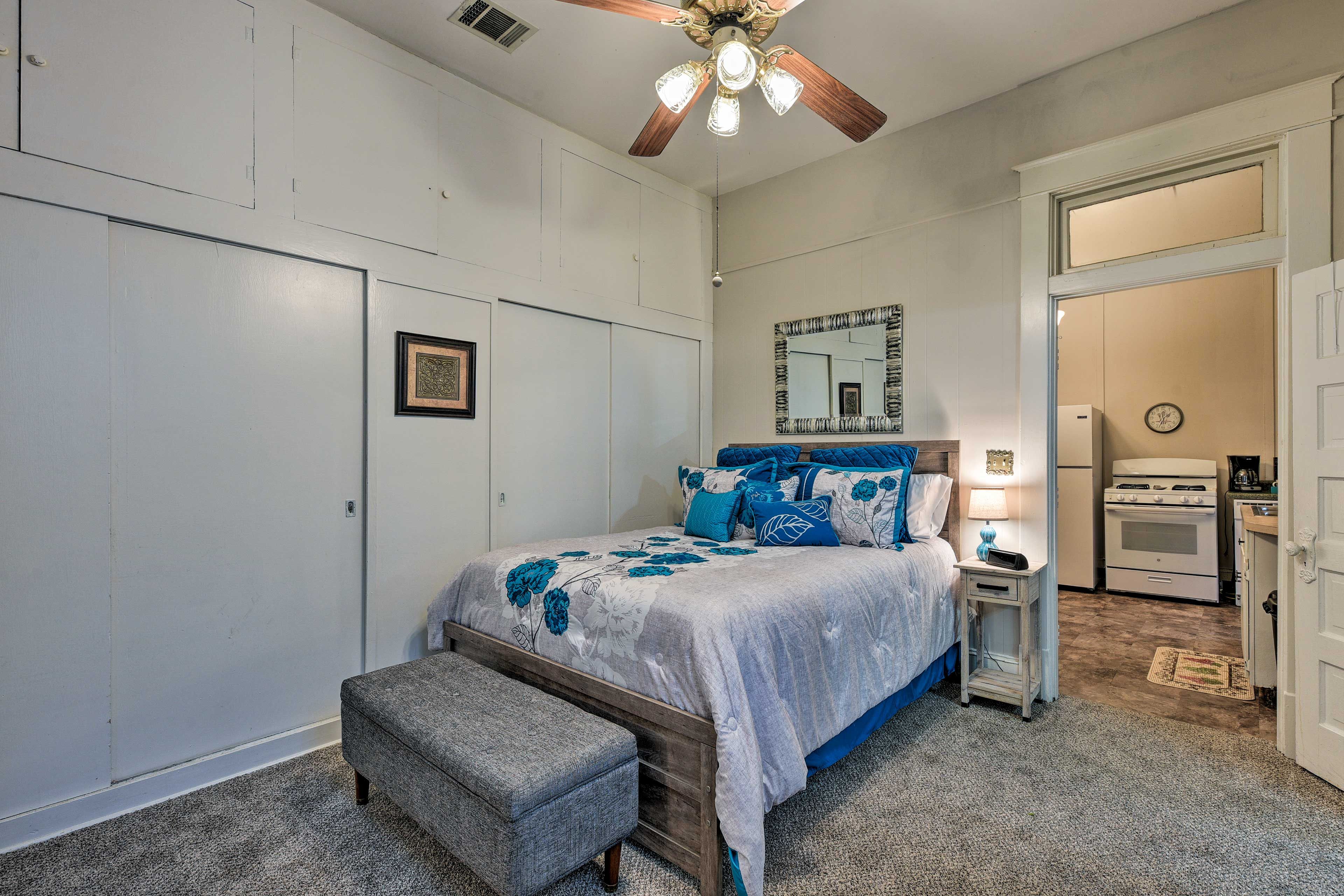 Bedroom | Queen Bed