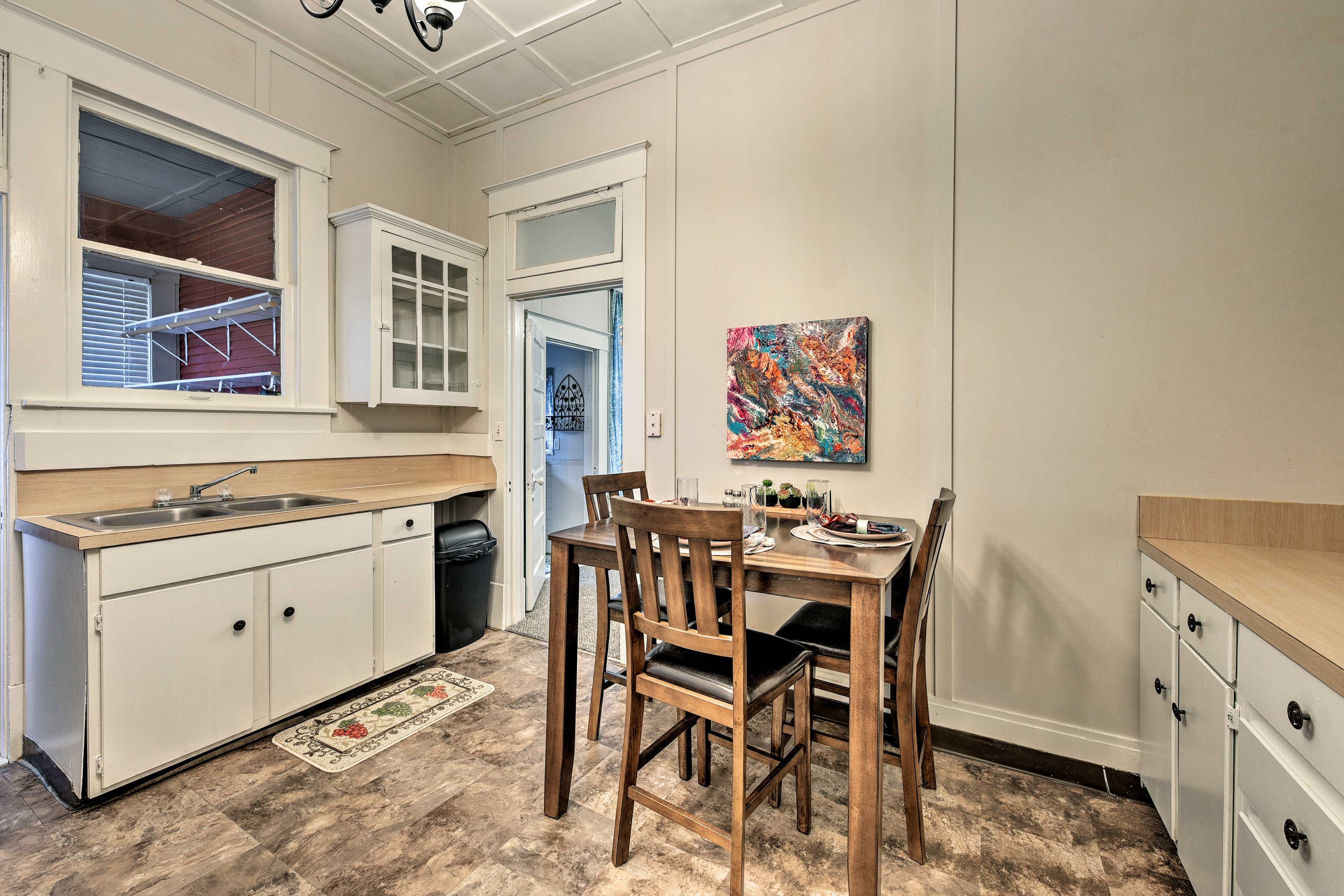 Kitchen | Dishware/Flatware
