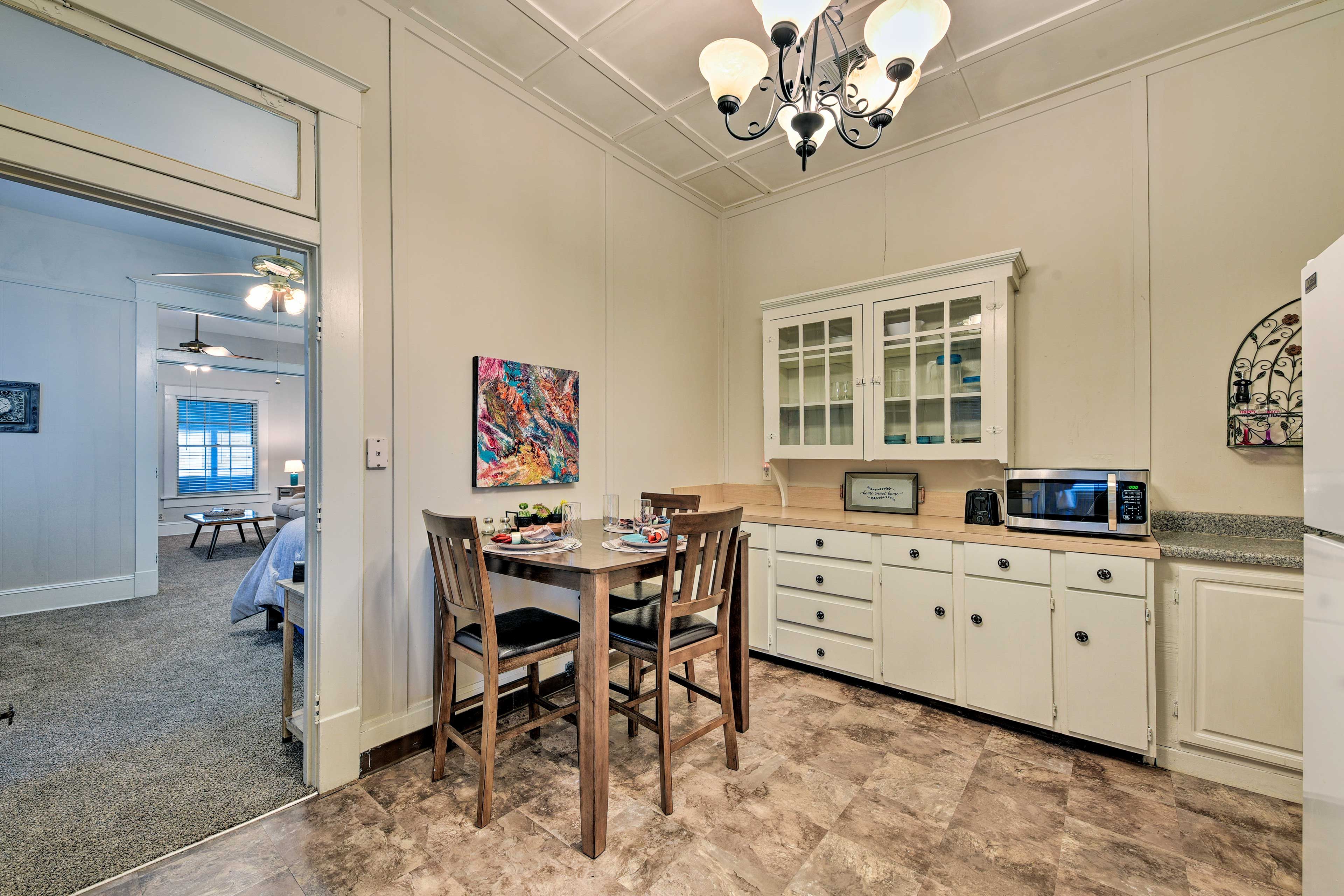 Kitchen | Fully Equipped w/ Cooking Basics