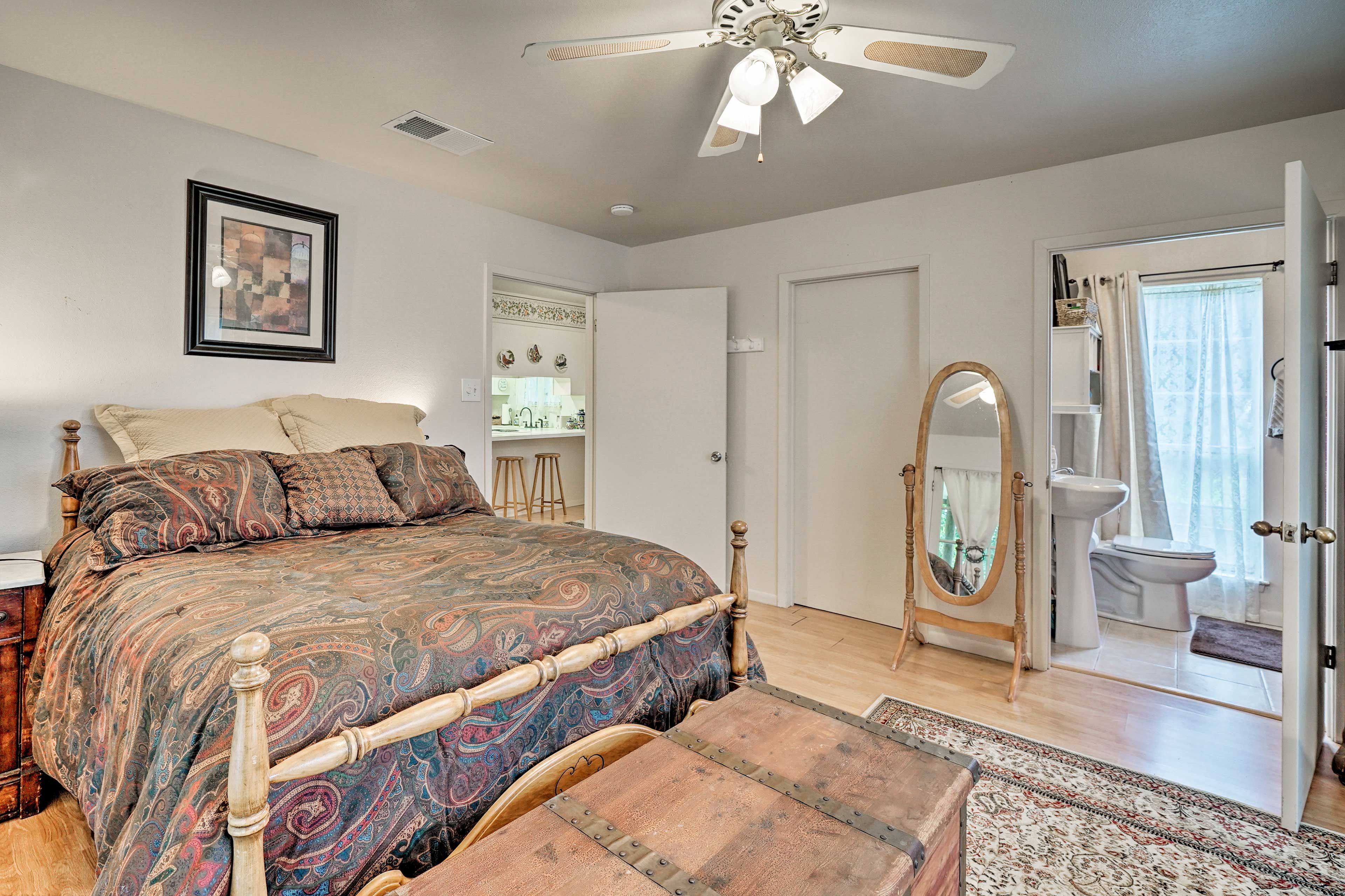 Bedroom 2 | King Bed