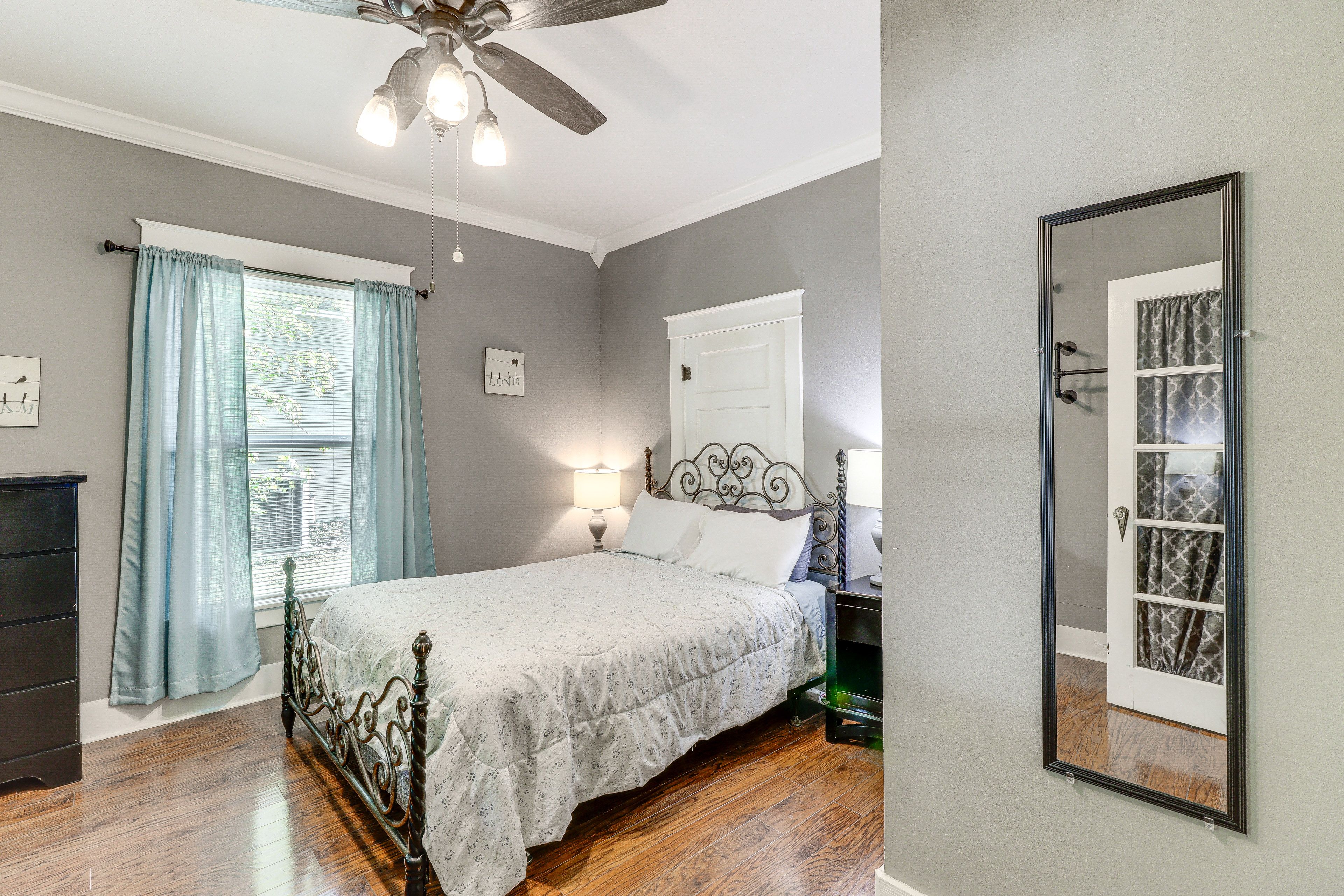 Bedroom 1 | Full Bed | 1st Floor