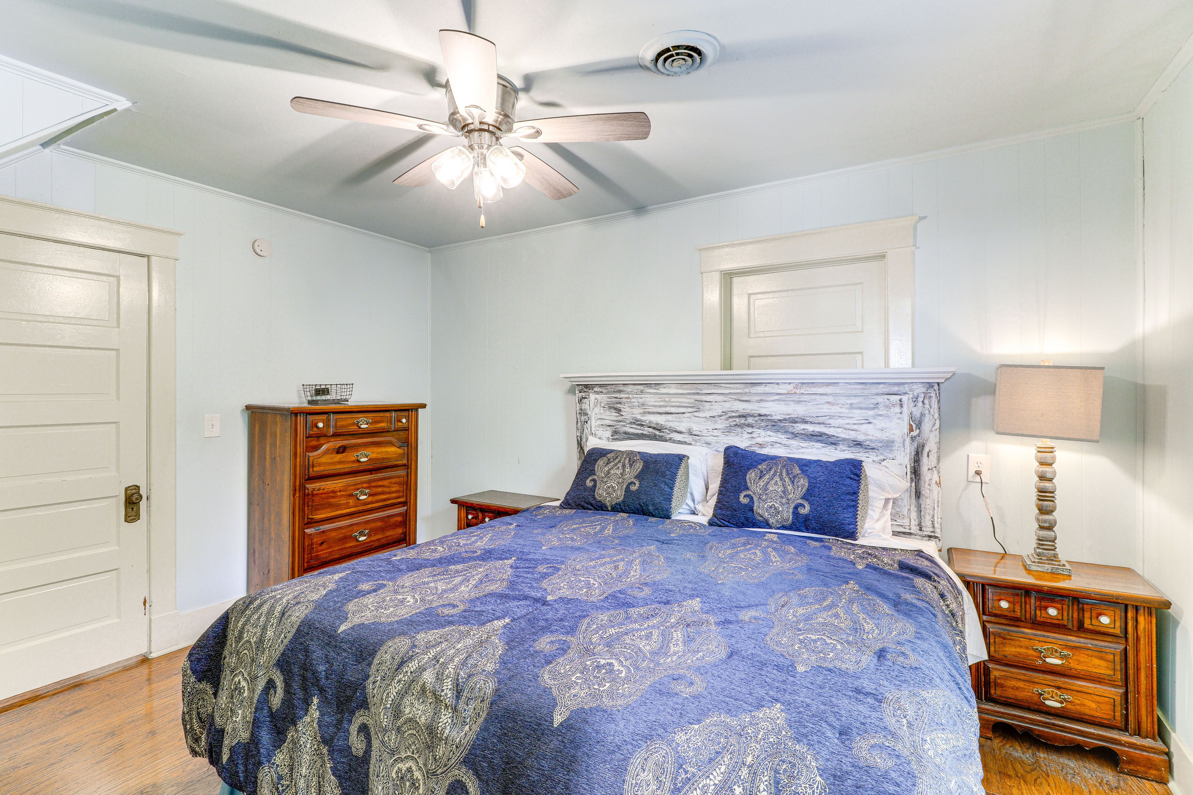 Bedroom 2 | Full Bed | 1st Floor