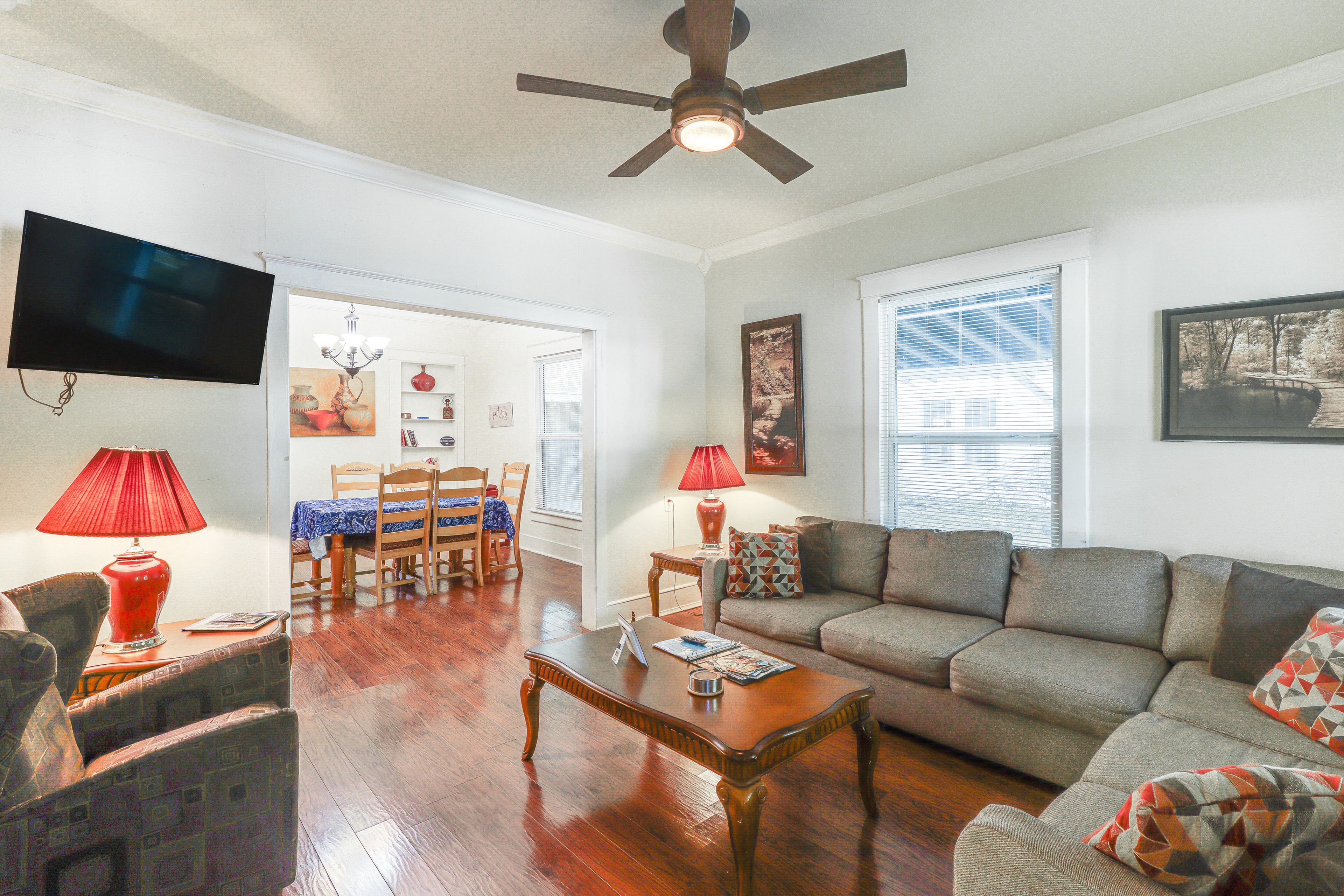 Living Room | Free WiFi | Central A/C & Heat