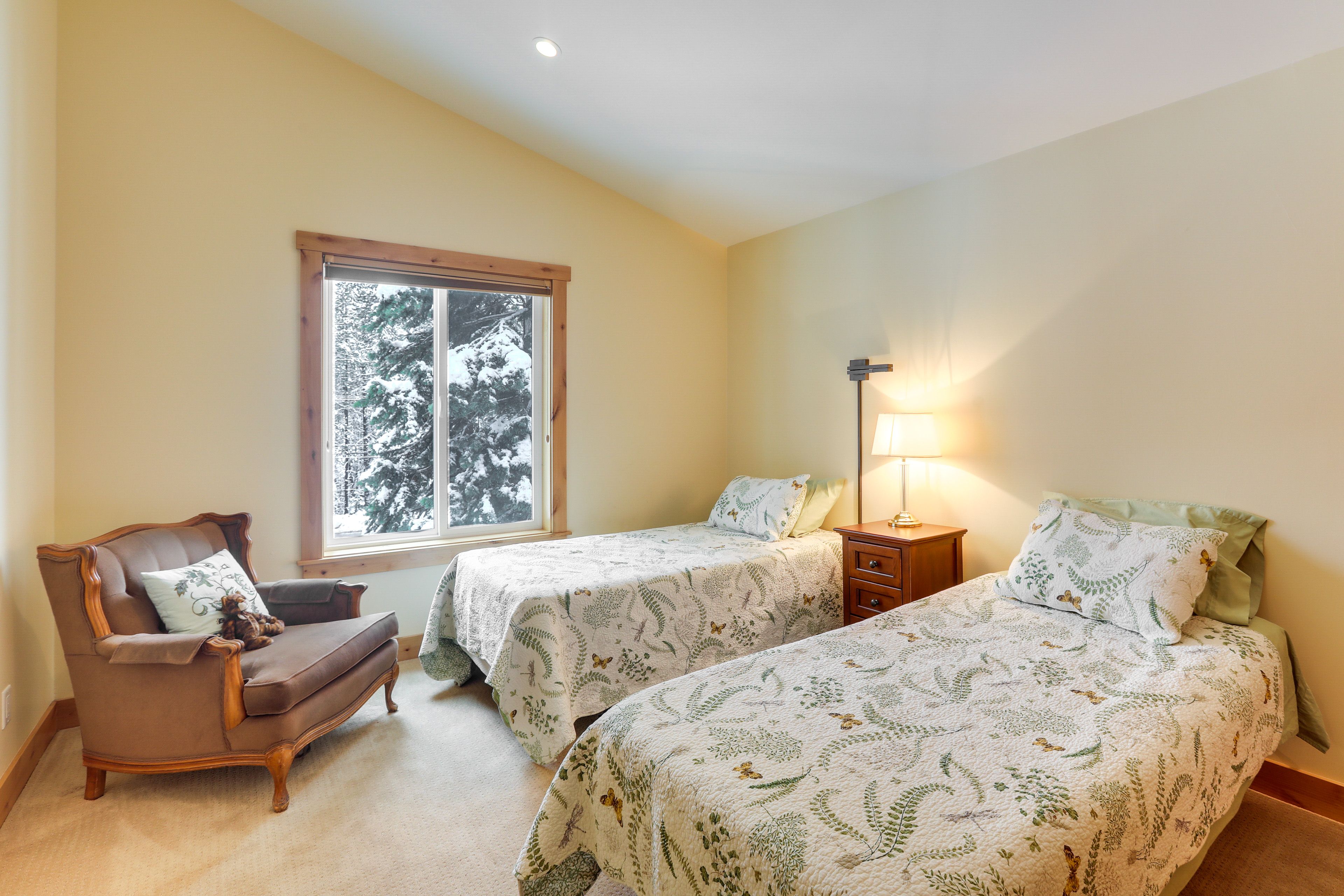 Bedroom 2 | 2 Twin Beds