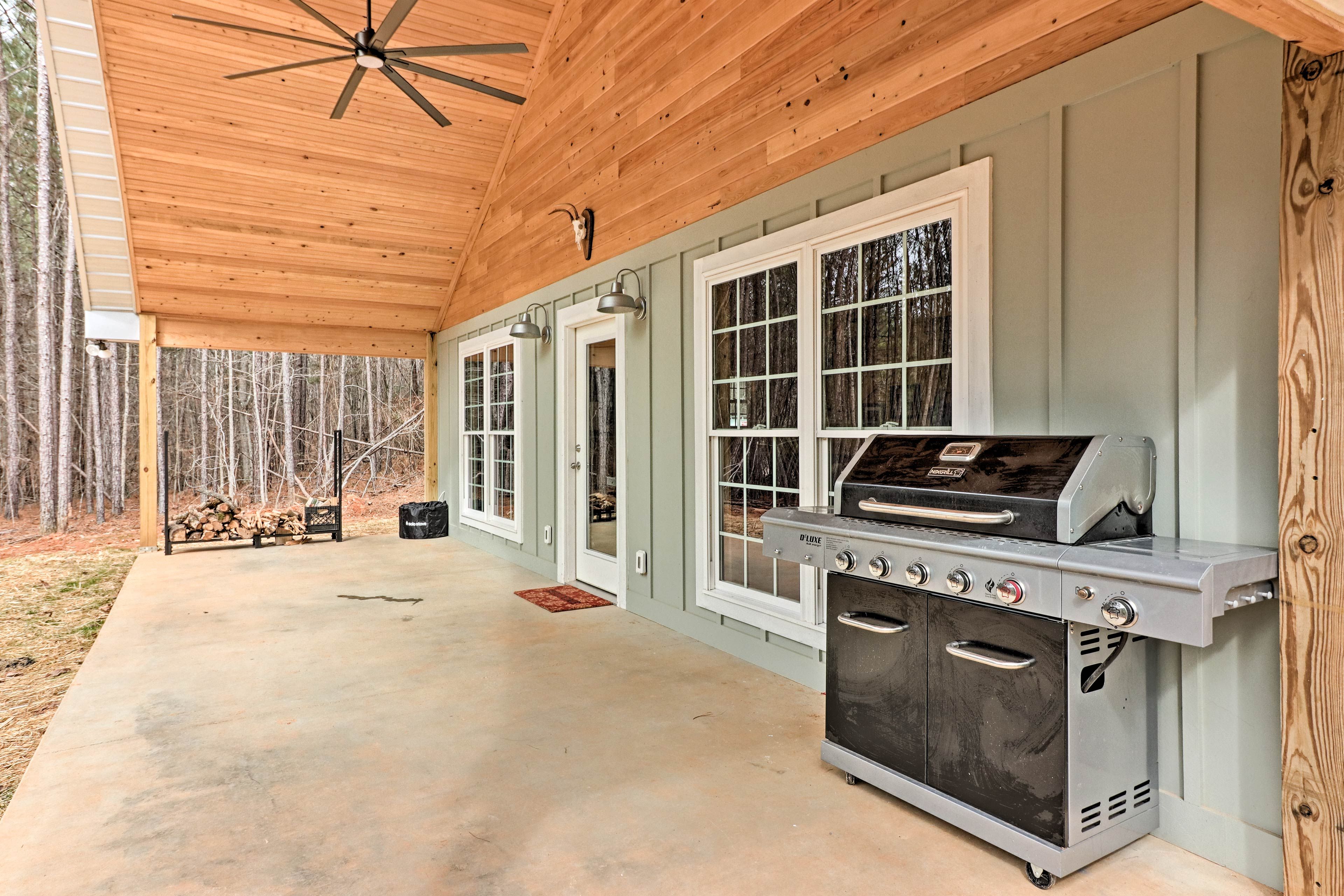 Patio w/ Gas Grill