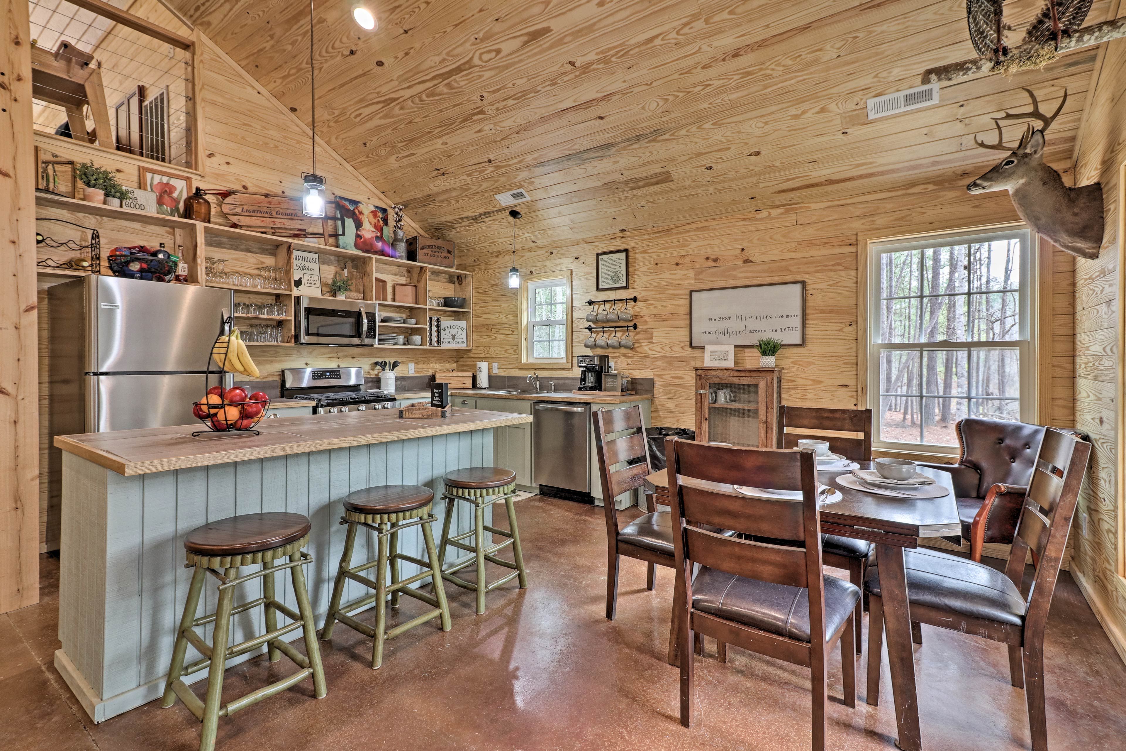 Dining Area & Kitchen