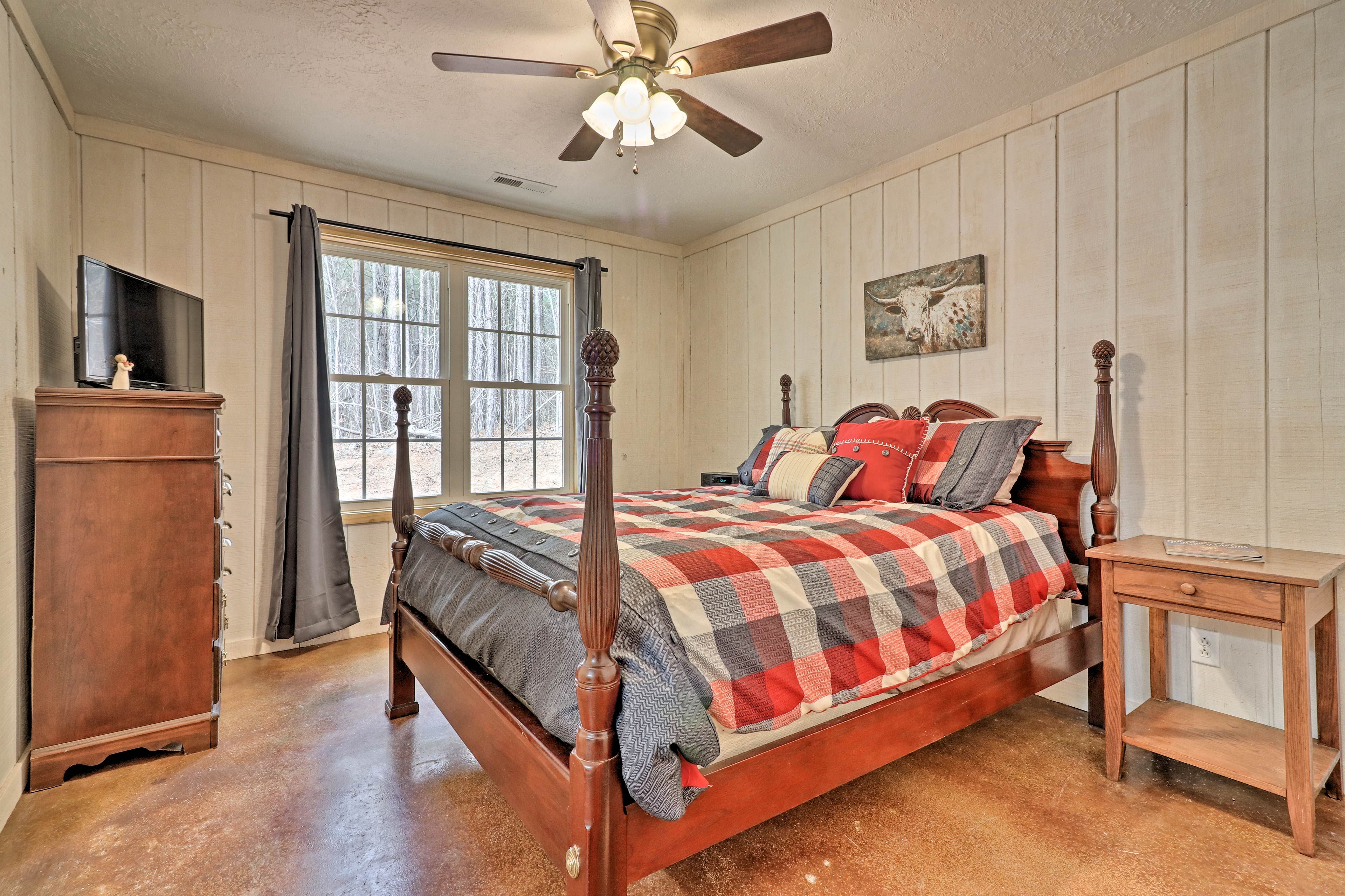 Bedroom 1 | Queen Bed