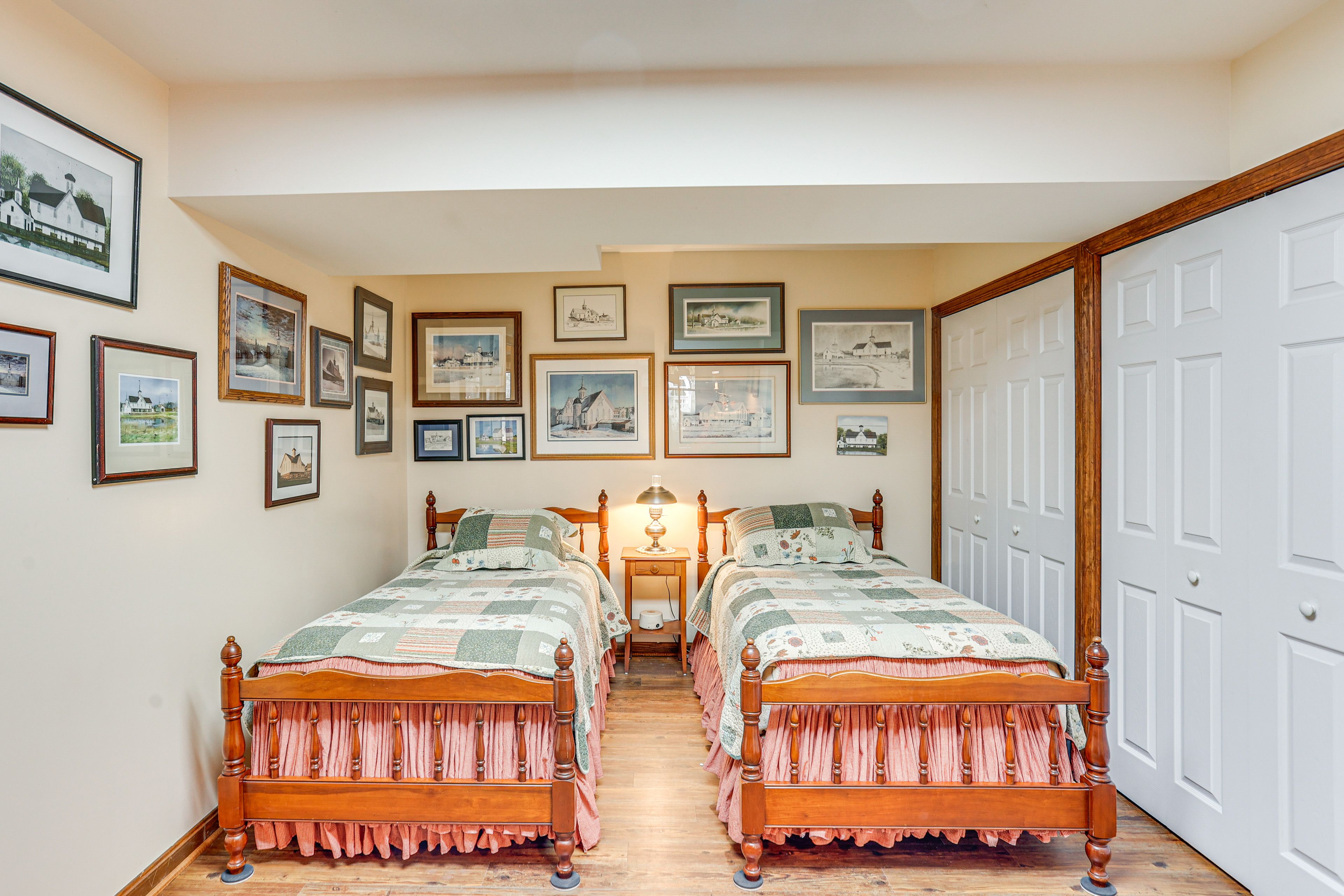Bedroom 2 | 2 Twin Beds