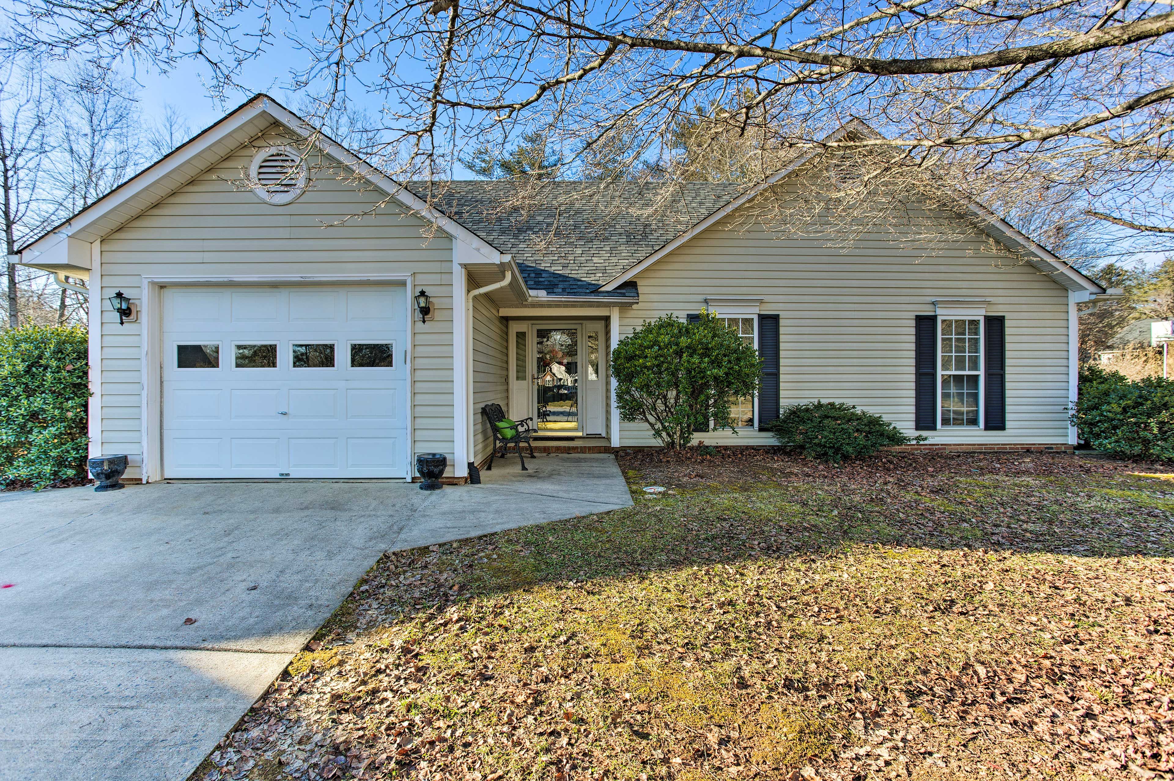 Exterior | Parking | Garage (1 Vehicle) | Driveway (2 Vehicles)