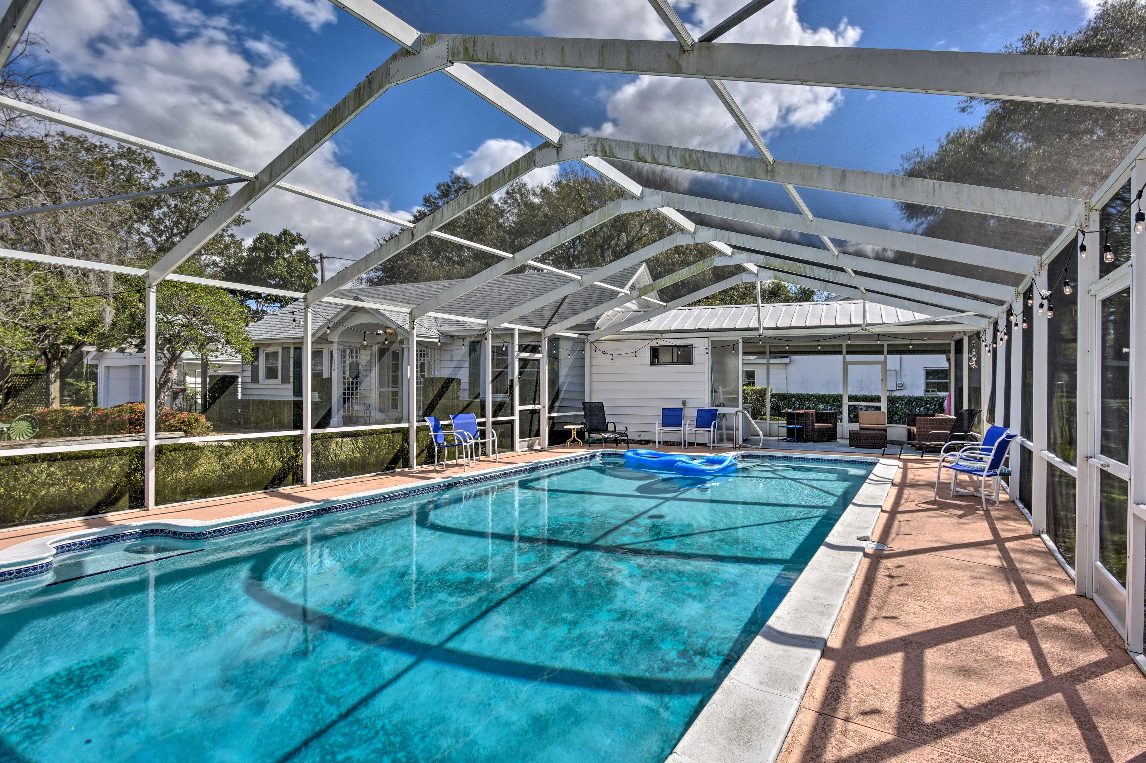 Screened Lanai w/ Pool