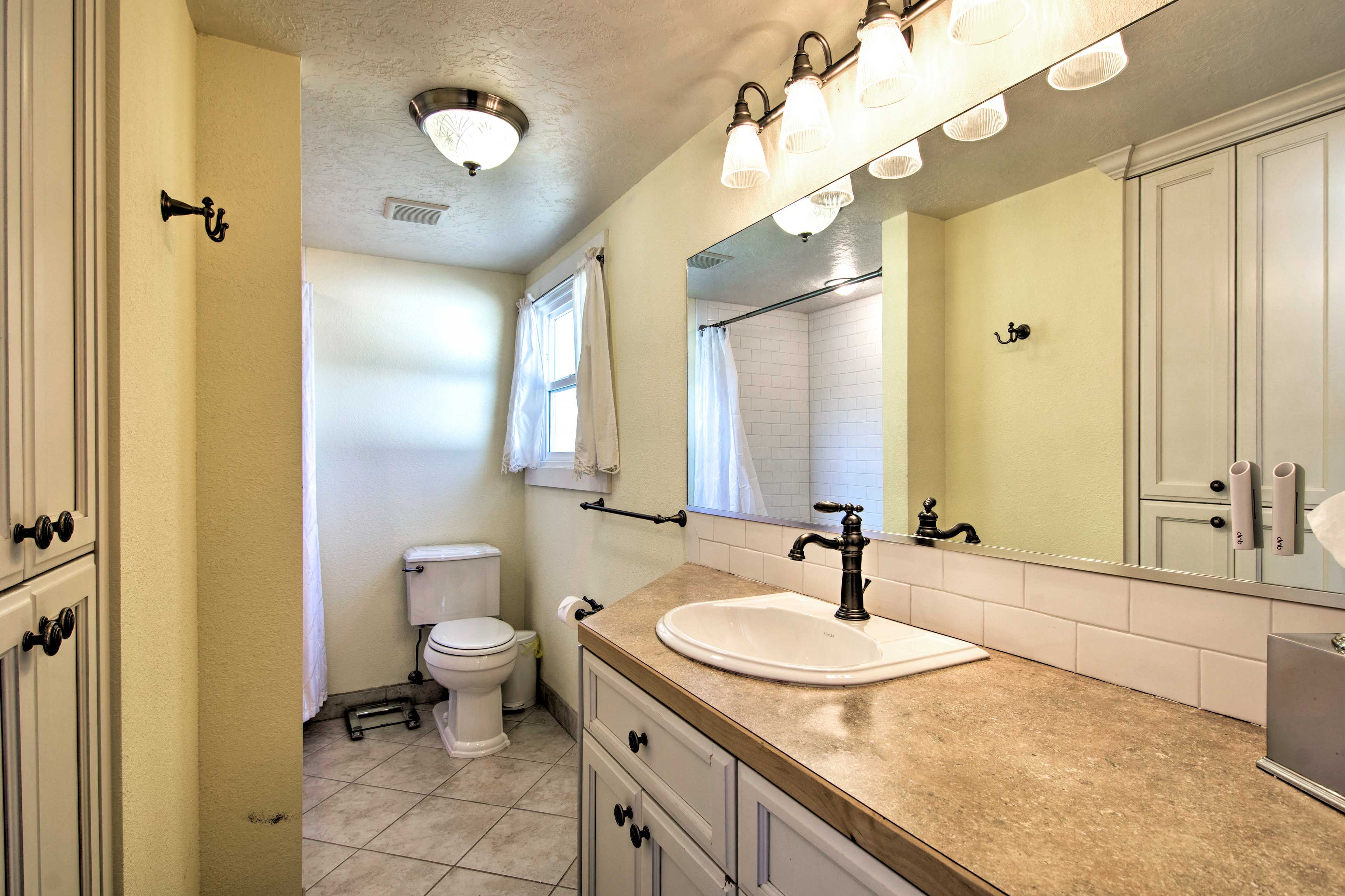 The full bathroom includes an extensive vanity.