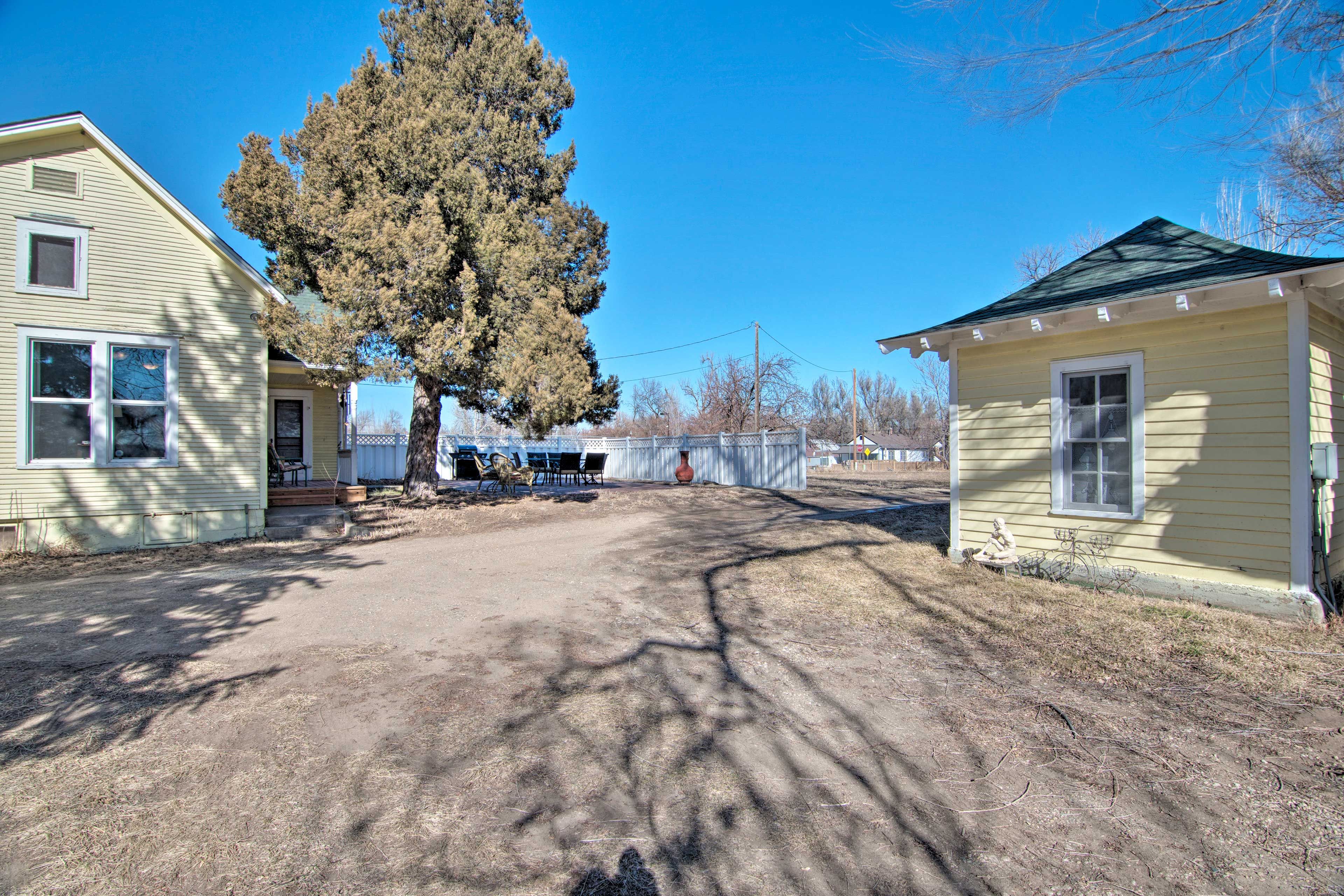 Next to the house you'll find a private guest cottage.