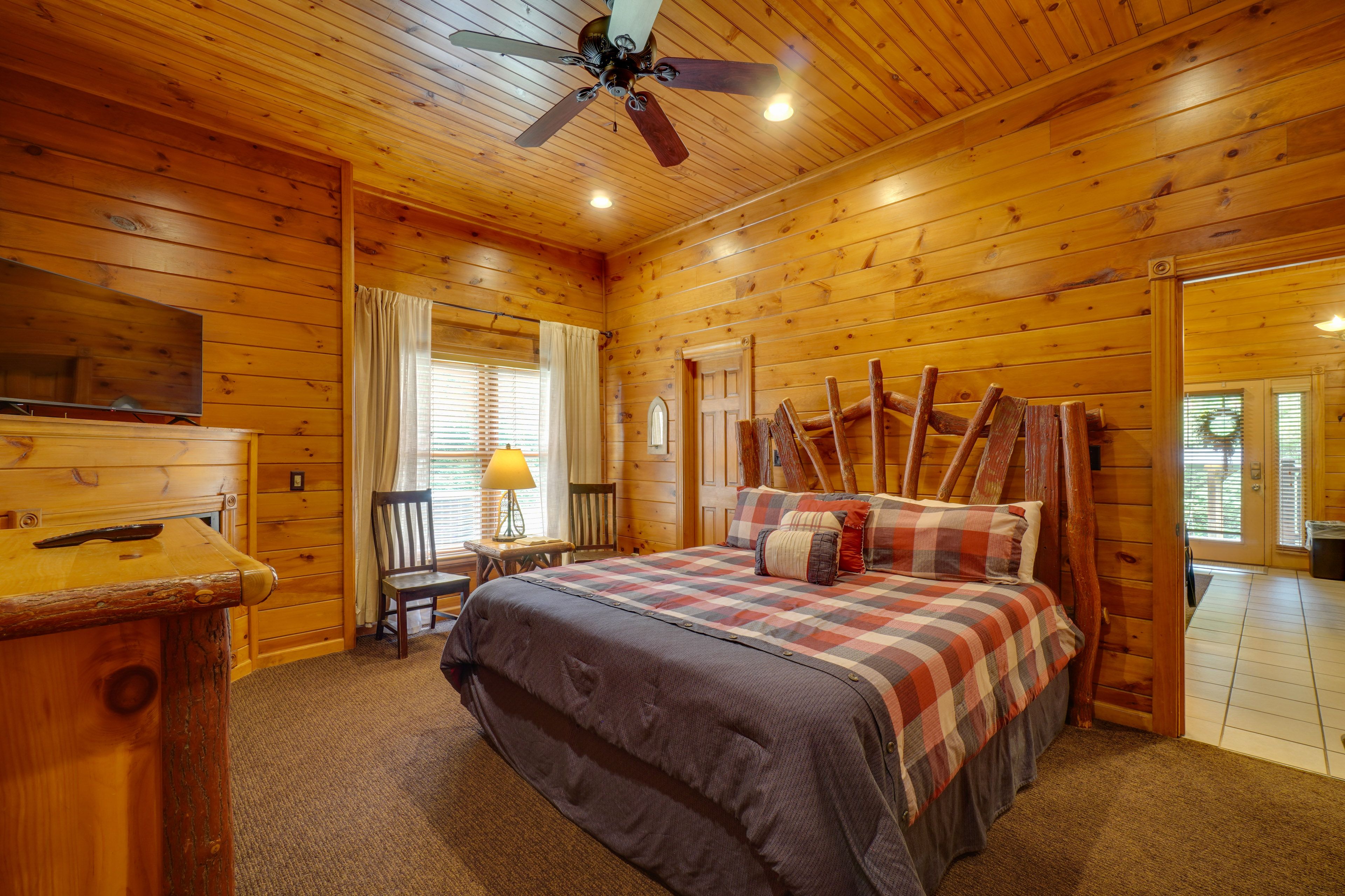 Bedroom 1 | King Bed