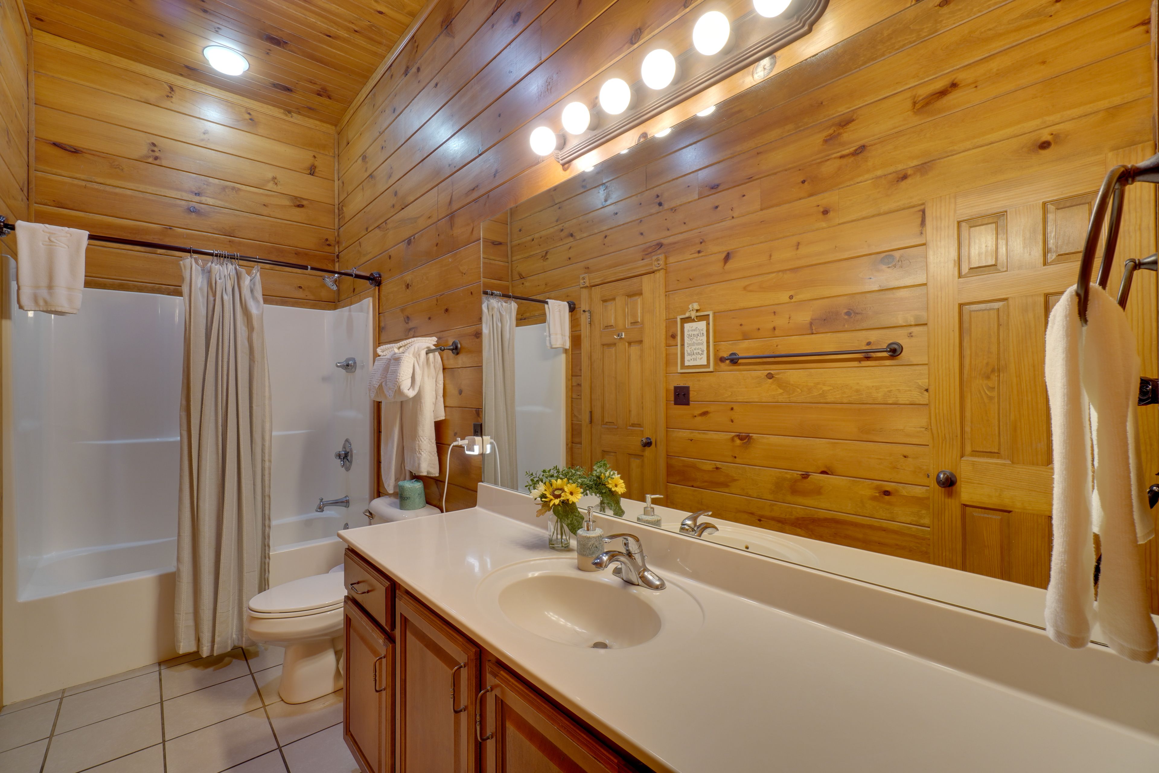 En-Suite Bathroom | Linens/Towels
