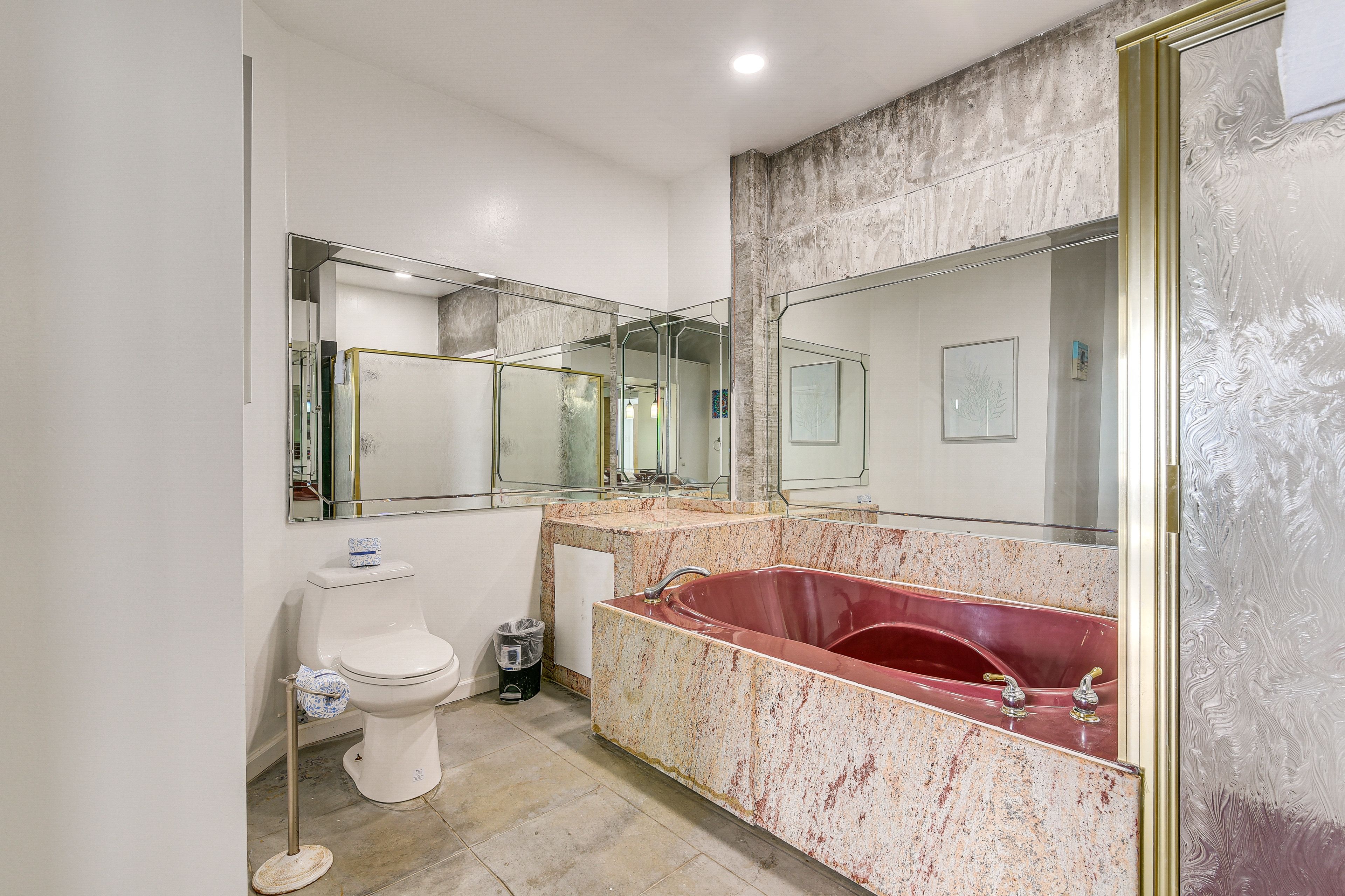 Bathroom | Complimentary Toiletries | Towels Provided | 2nd Floor