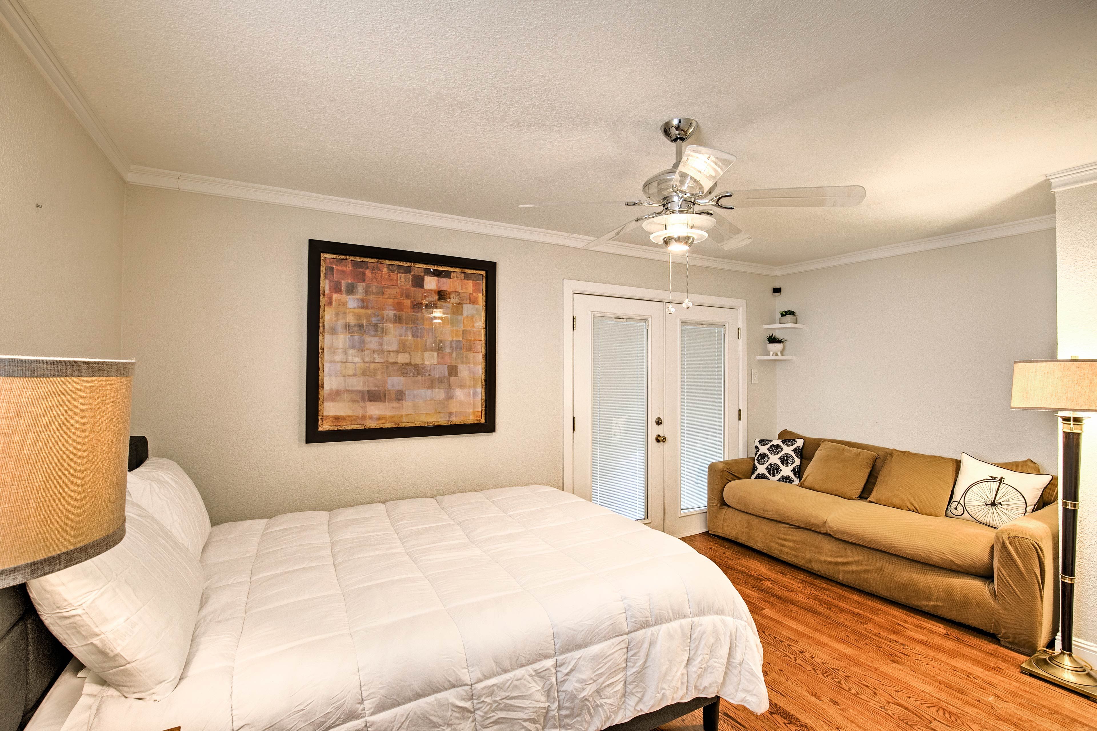 Perfect for couples, this room sleeps 2 in a queen bed.