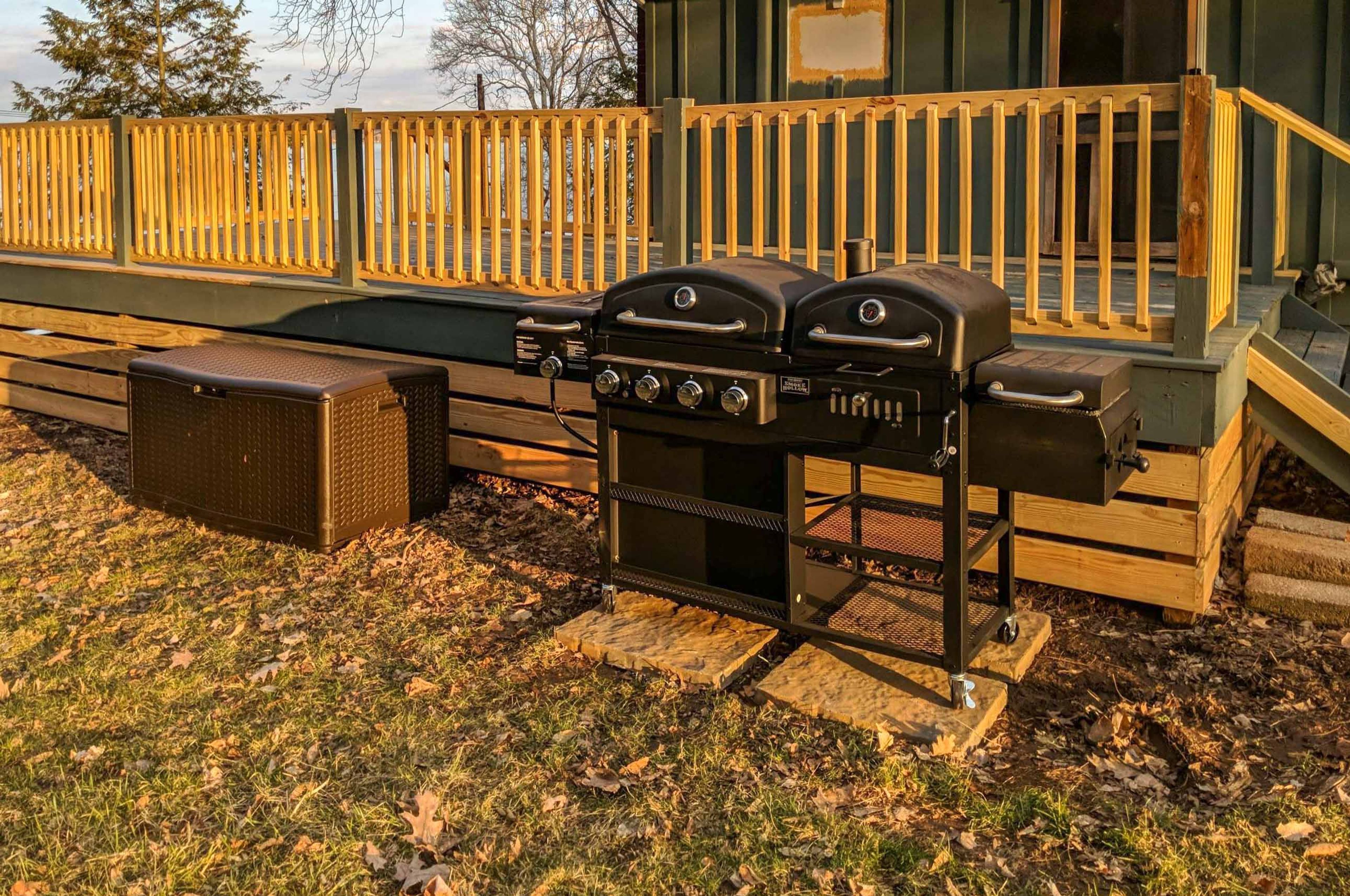 Deck | Gas + Charcoal Grills