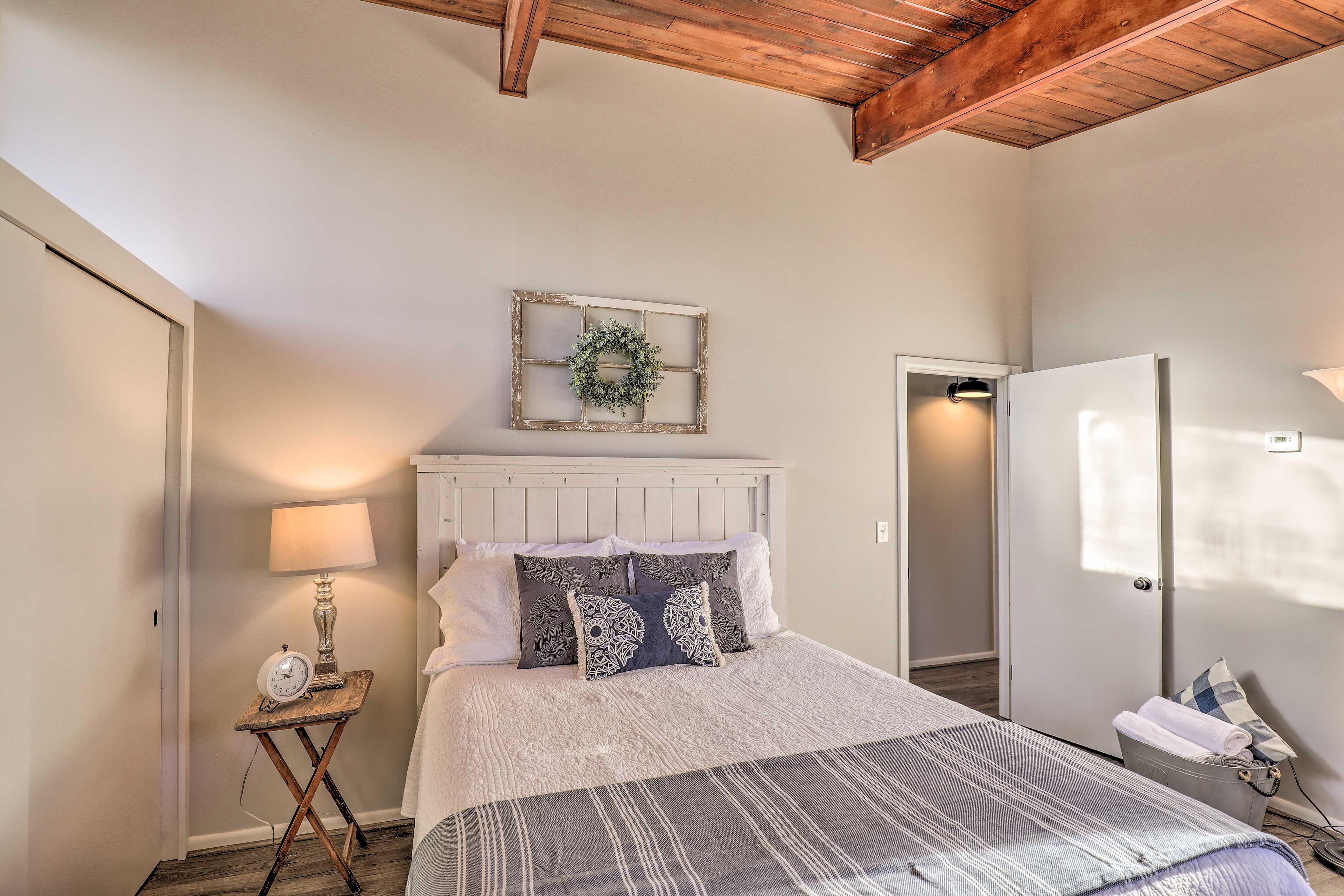 Bedroom 2 | Main Level | Queen Bed