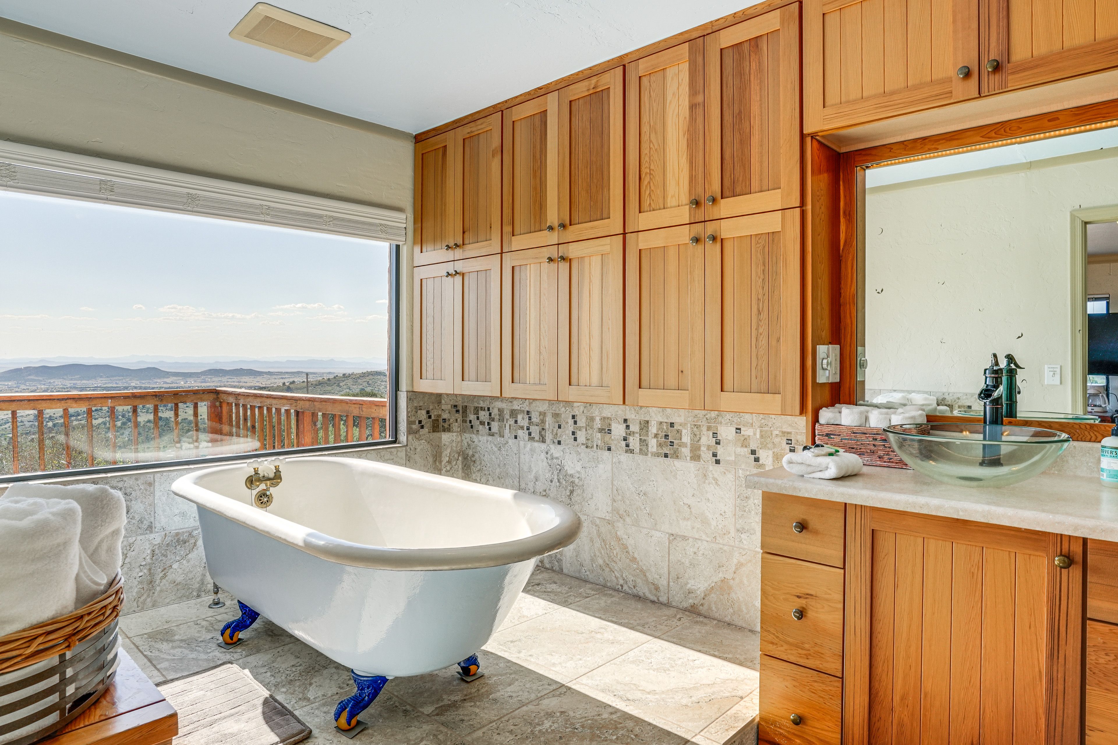Full Bathroom | Towels & Linens Provided