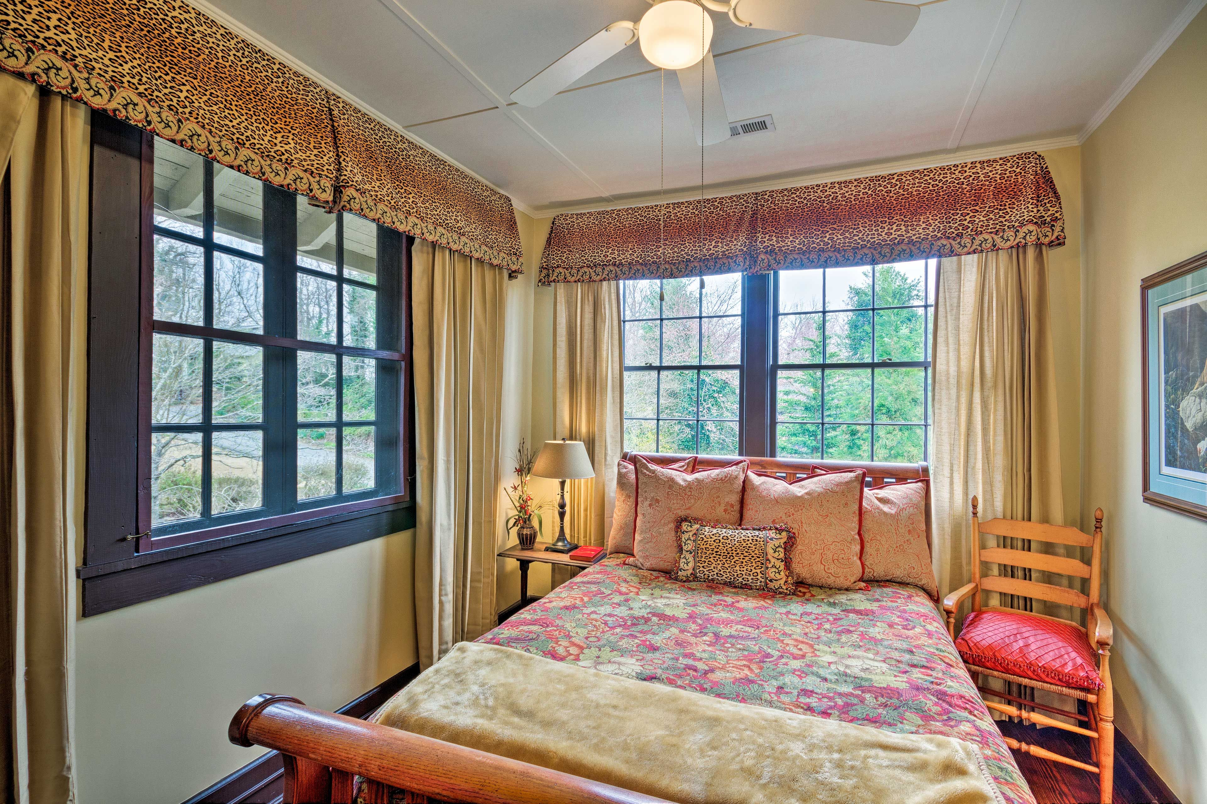 Bedroom 3 | Queen Bed