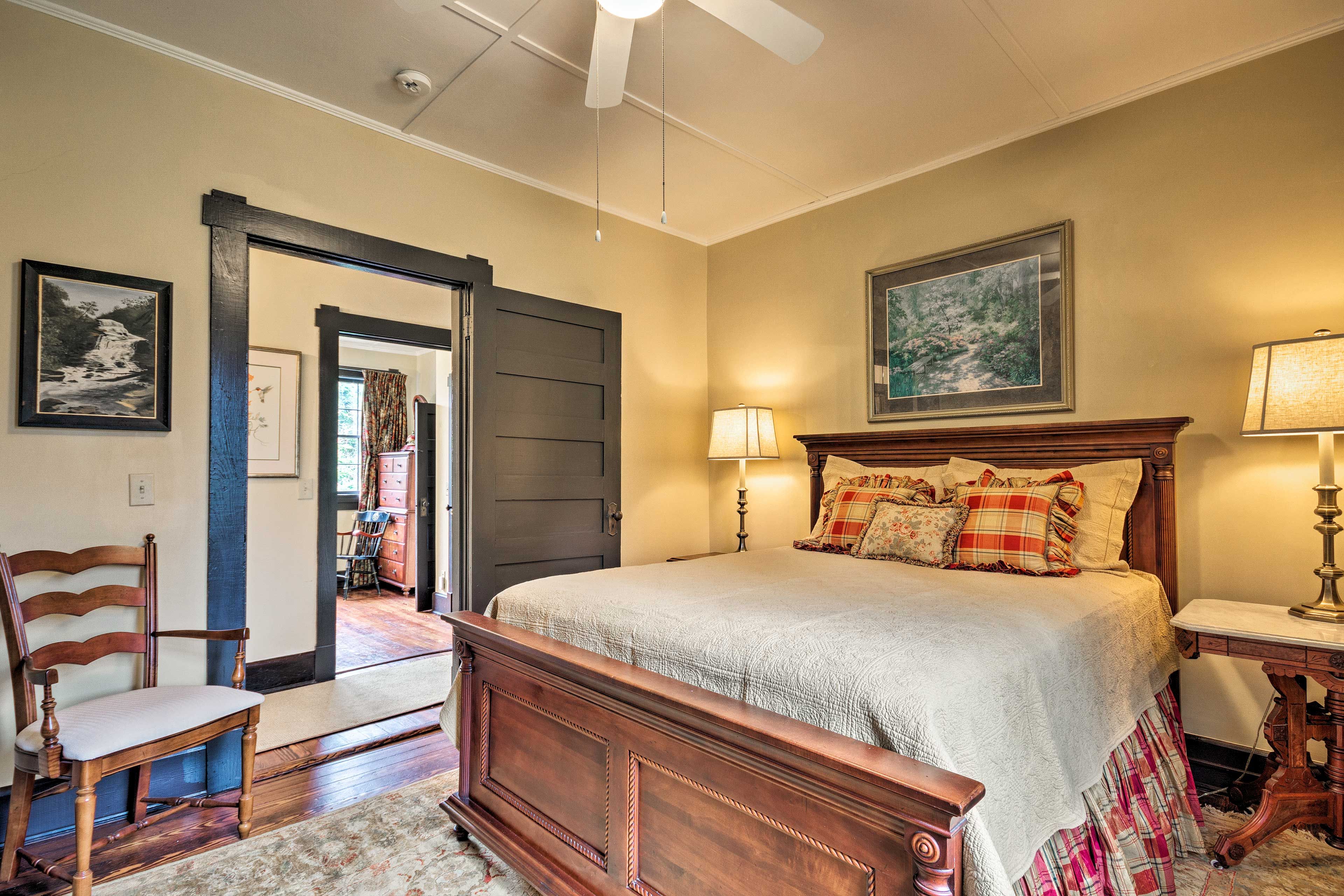 Bedroom 2 | Queen Bed