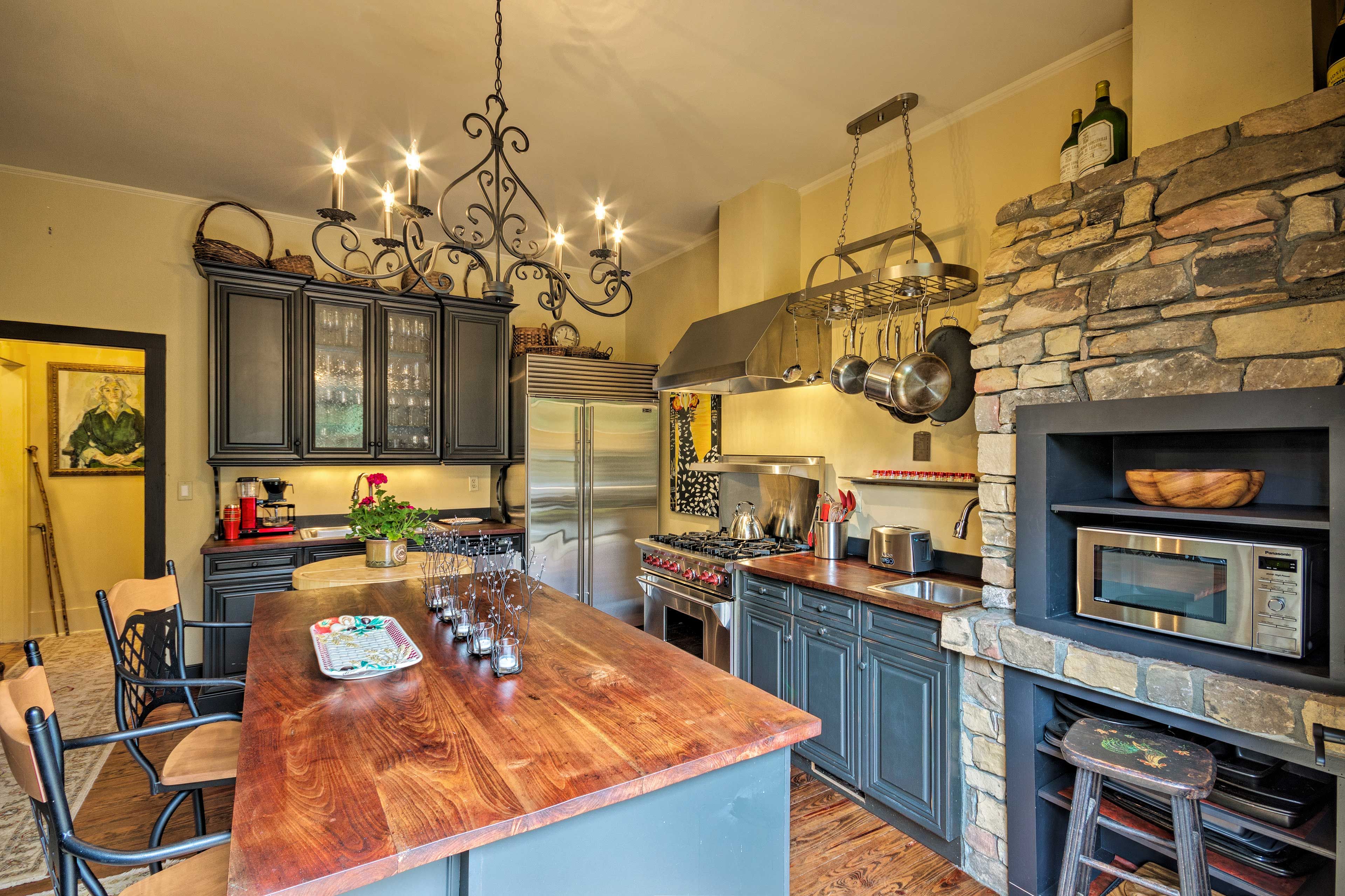 Kitchen | Dishware/Flatware Provided