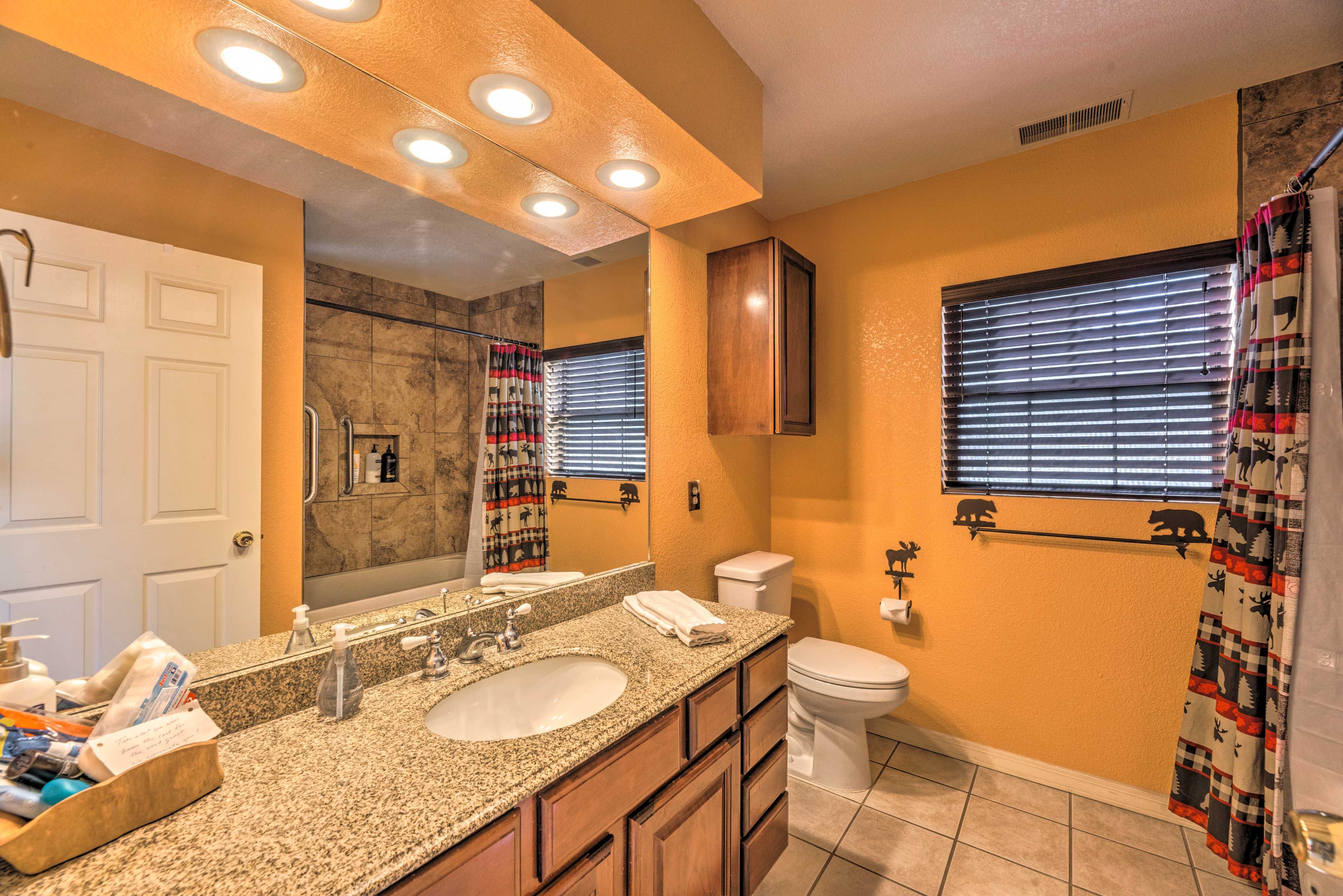 Full Bathroom | Towels Provided