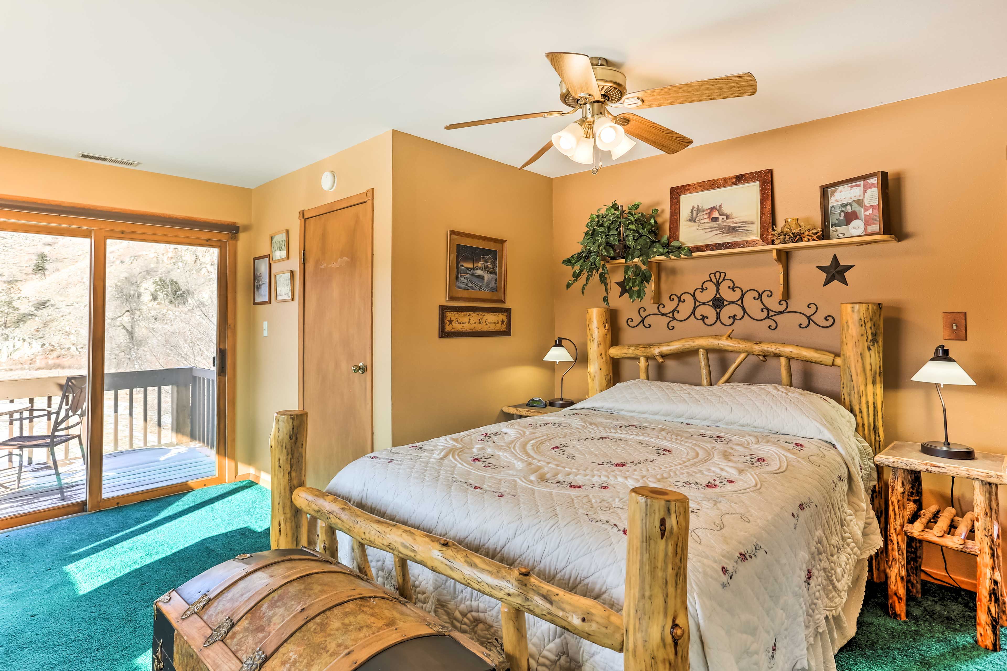 Bedroom 1 | Queen Bed