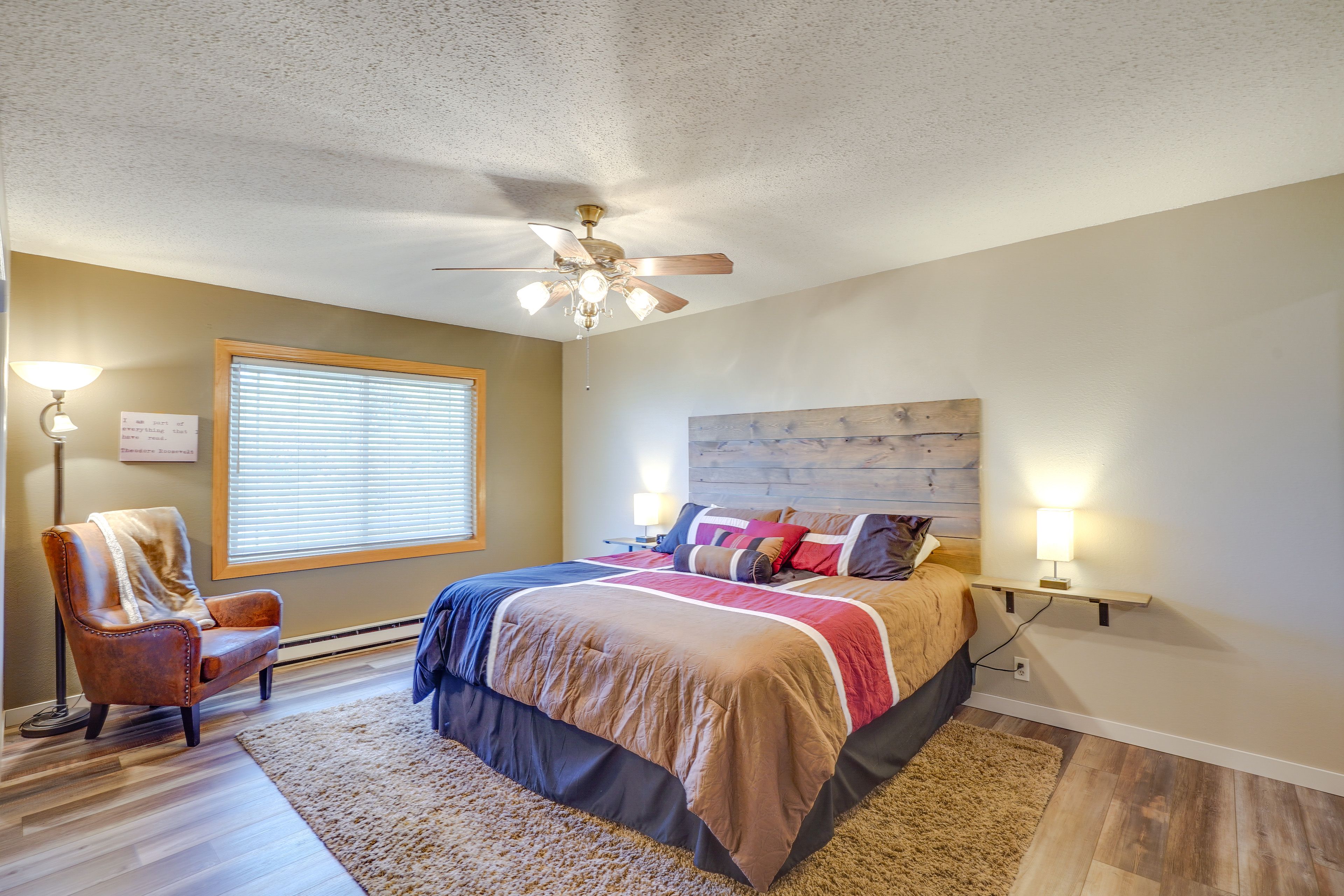 Bedroom 1 | King Bed