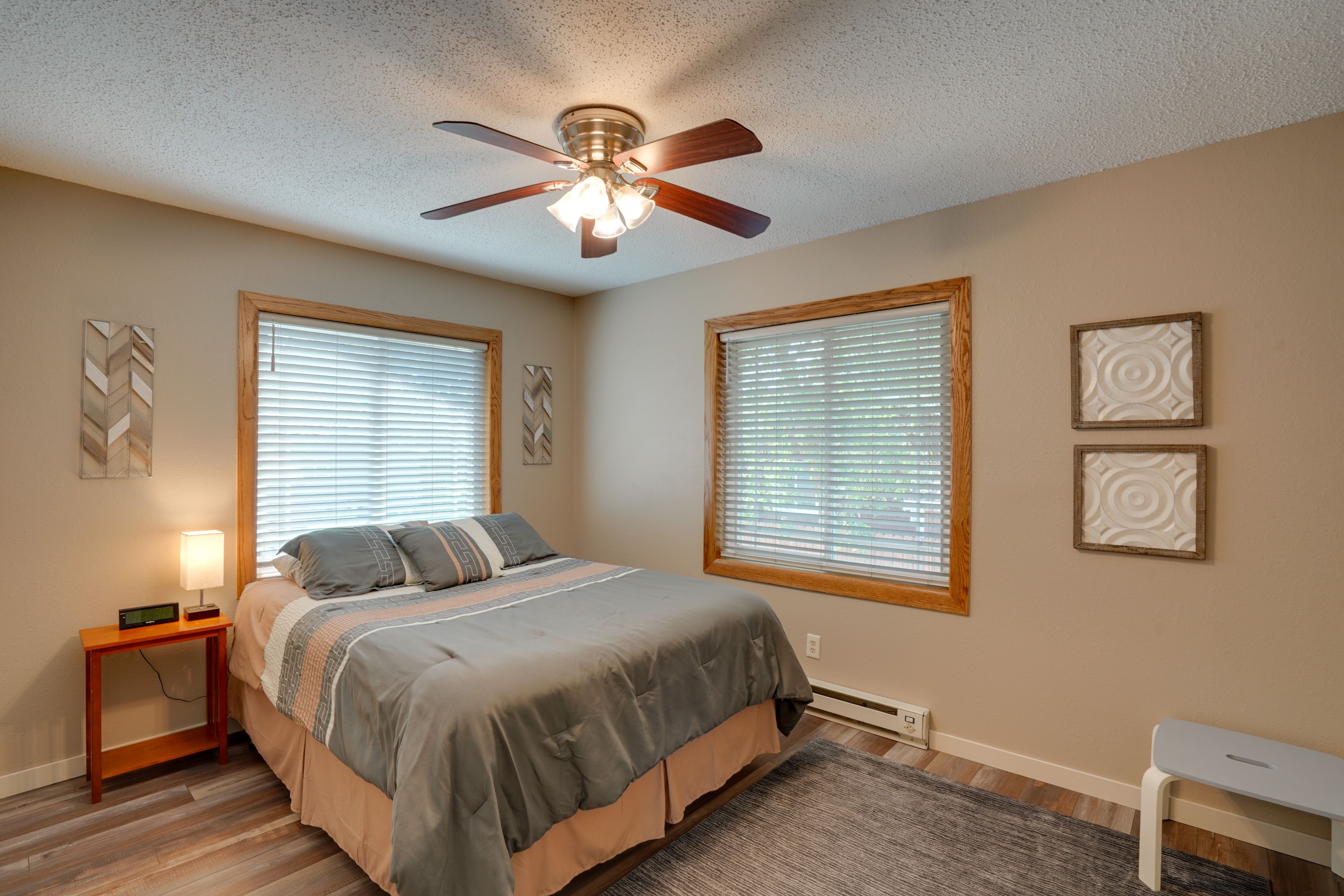 Bedroom 1 | Queen Bed
