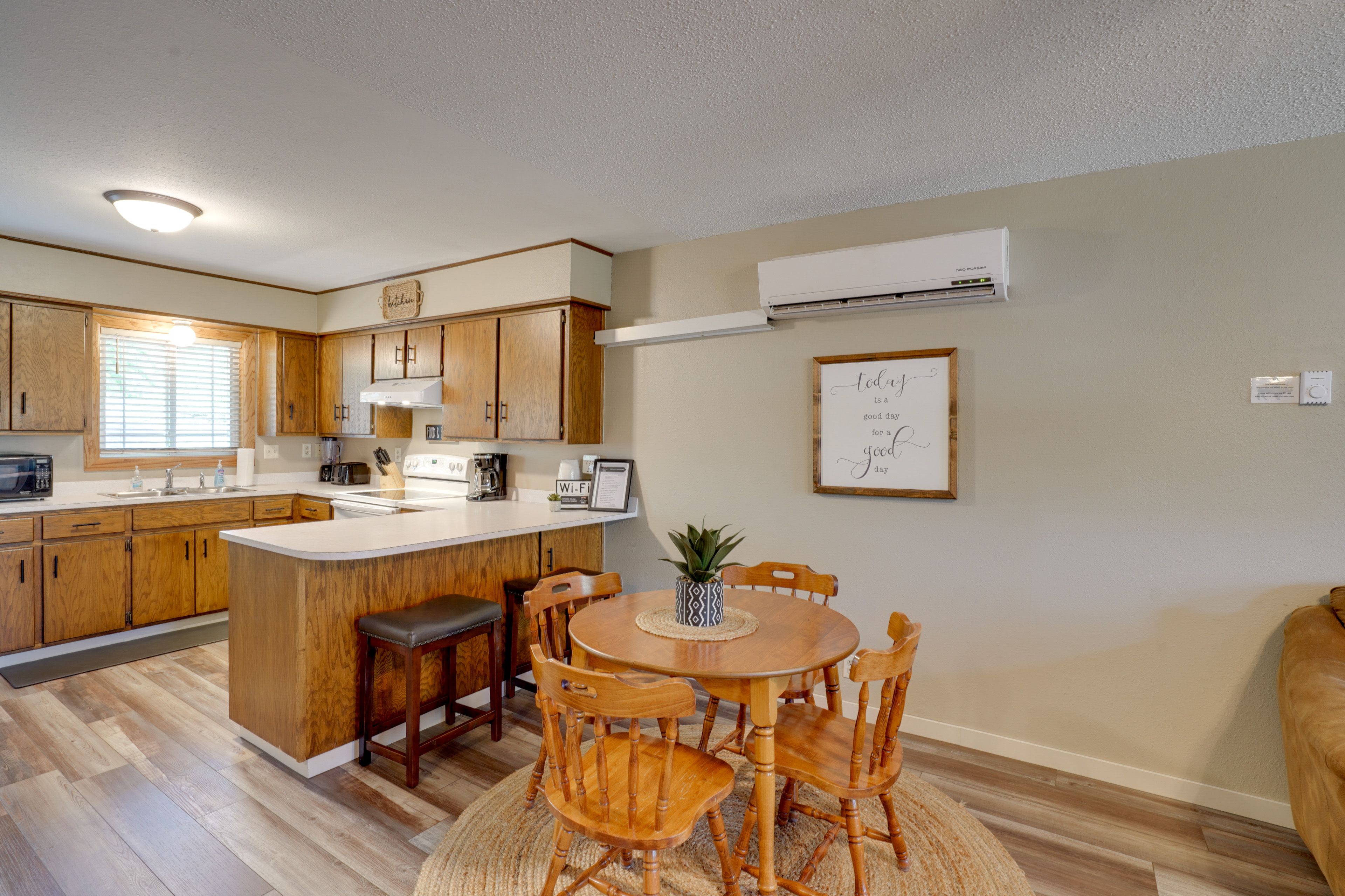 Dining Space | Dishware/Flatware