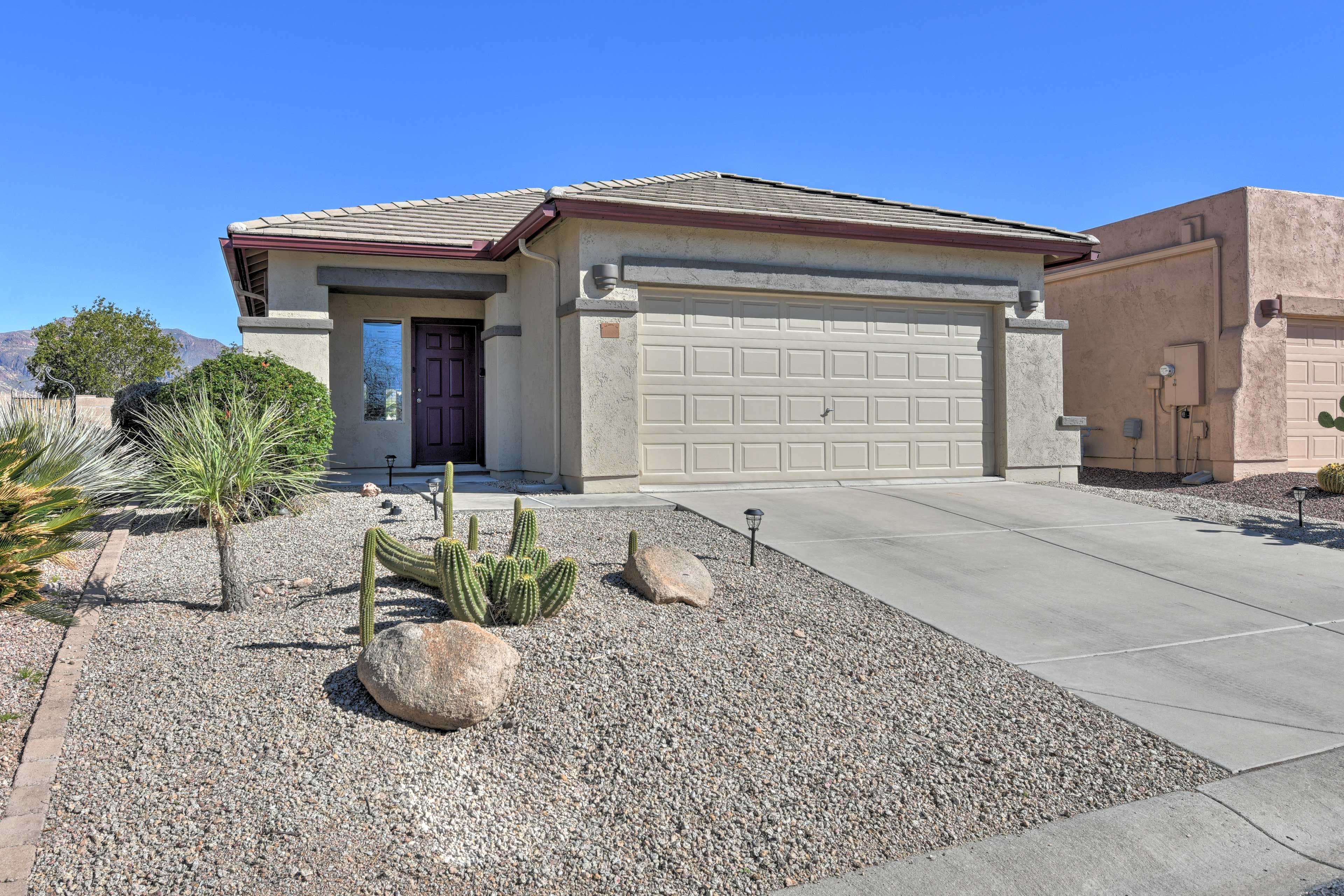 Home Exterior | Parking | Driveway (2 Vehicles)