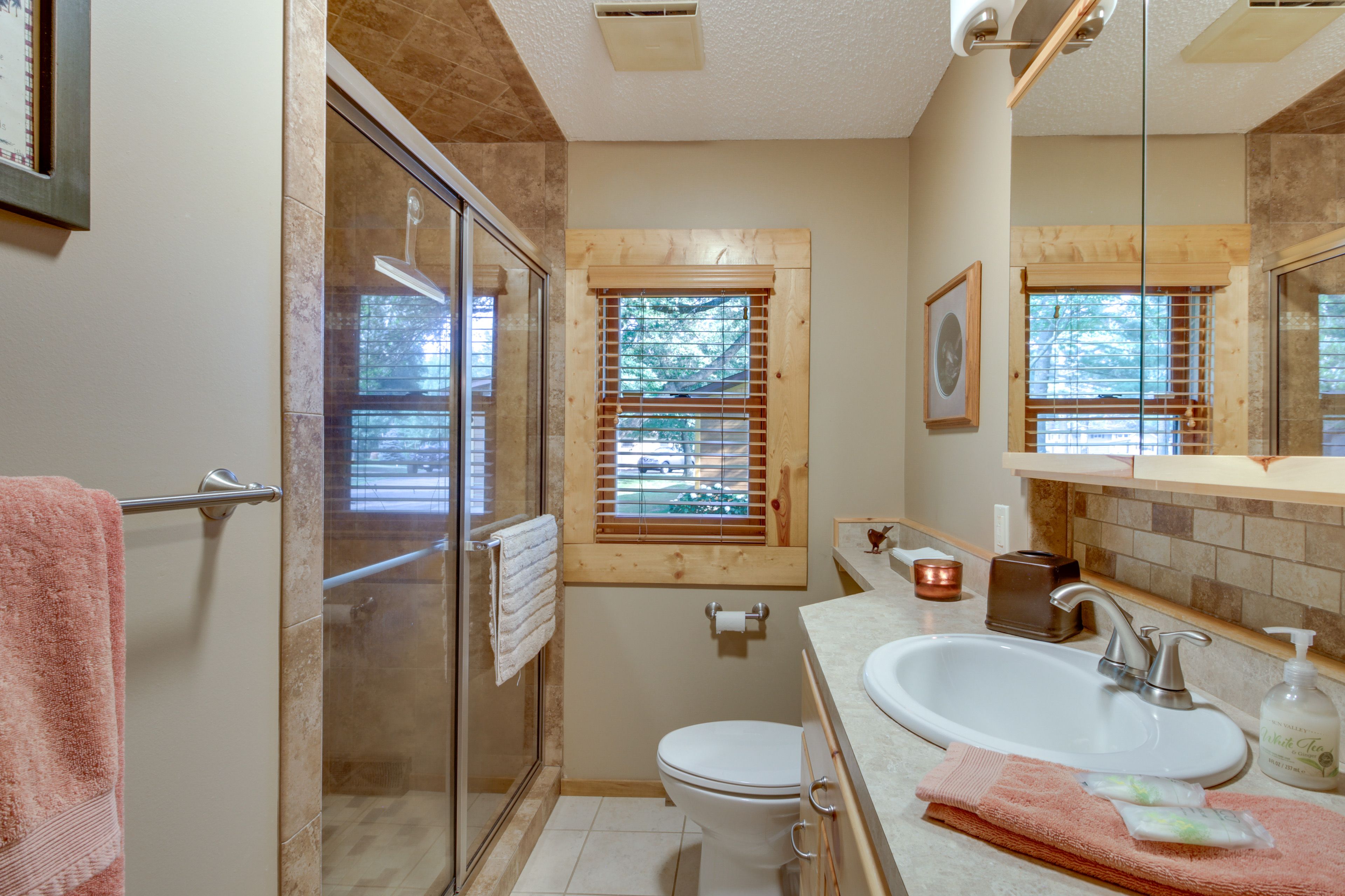 Full Bathroom | Complimentary Toiletries