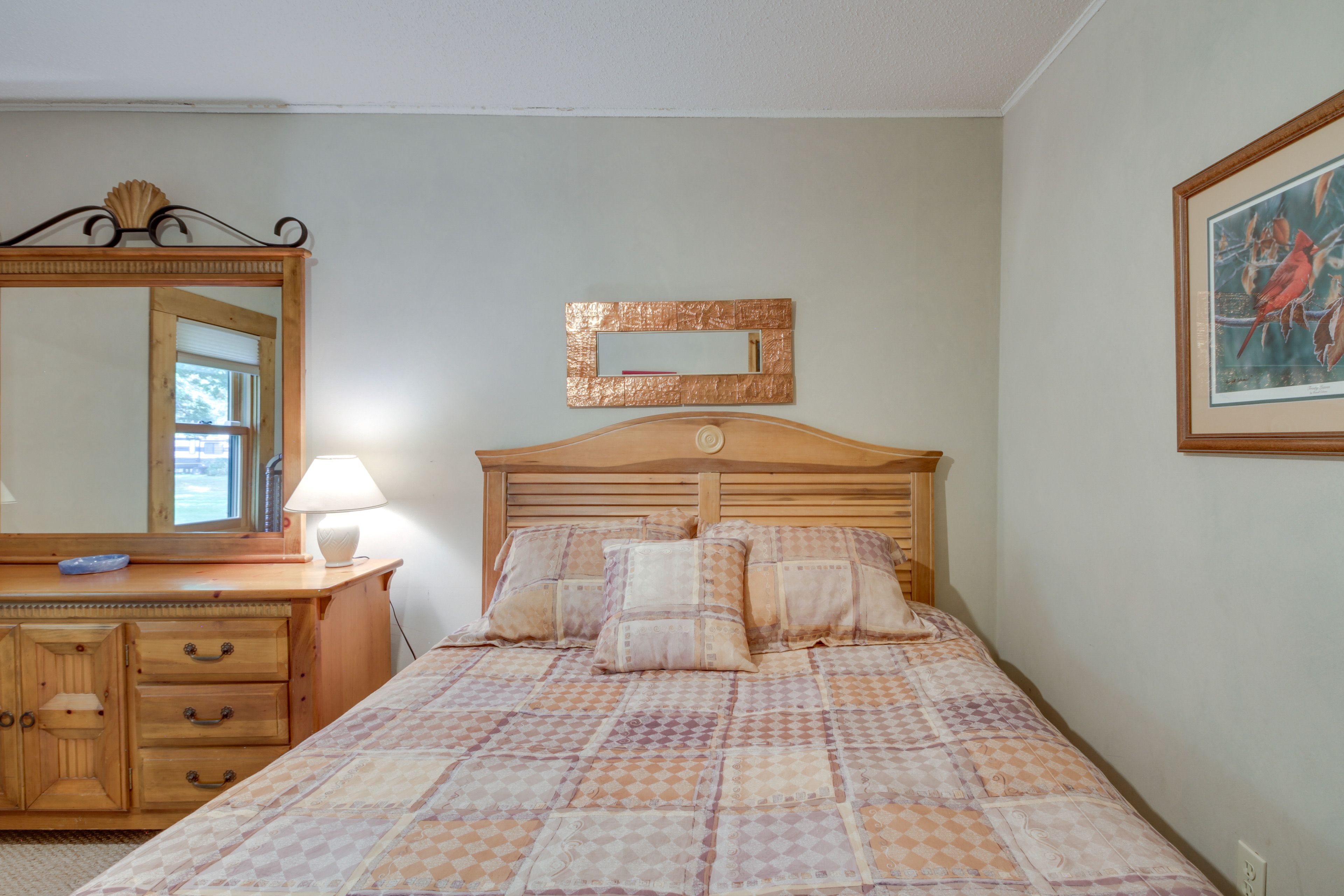 Bedroom 4 | Queen Bed | Crib