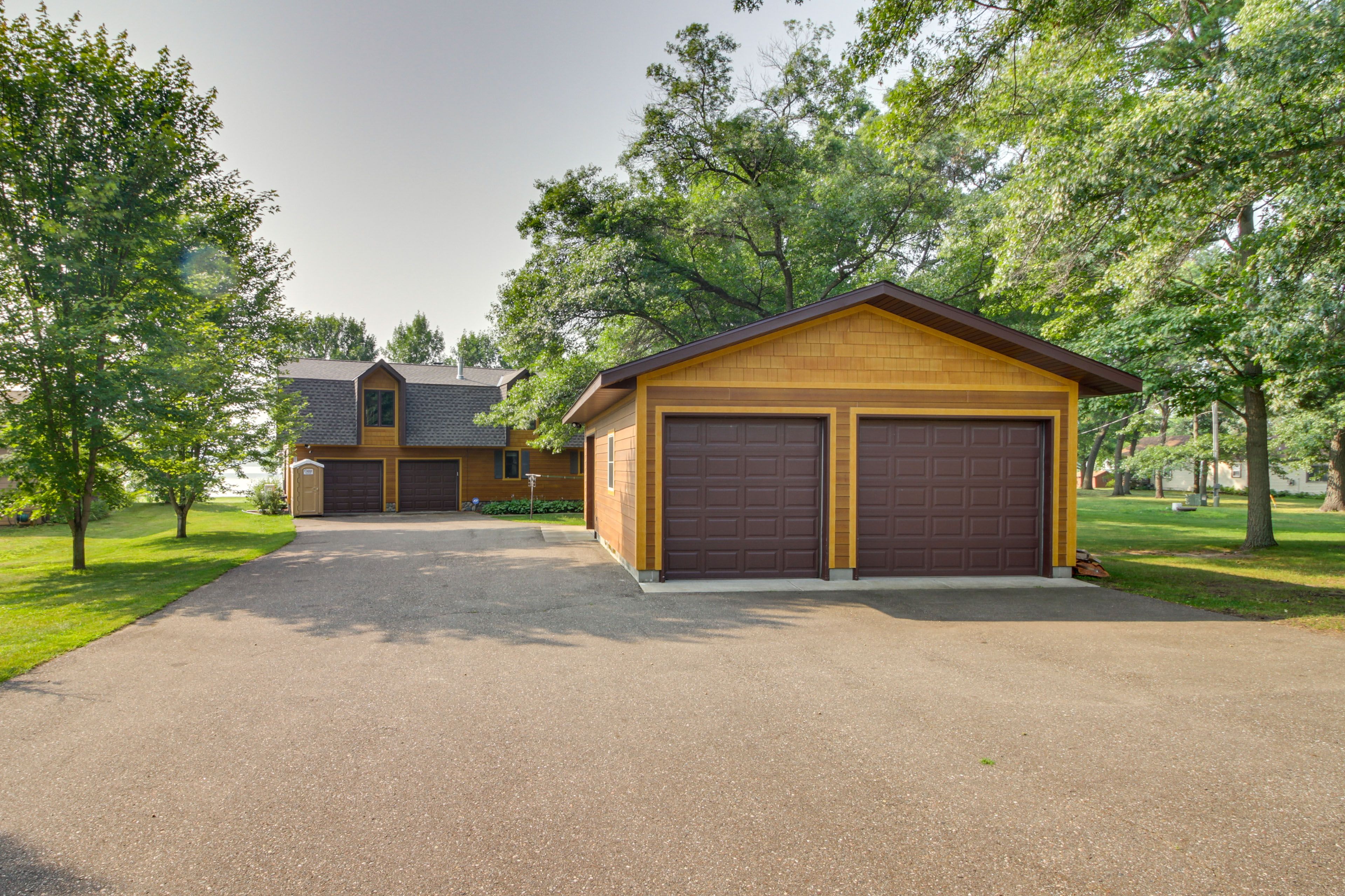 Parking | Driveway (5+ Vehicles)