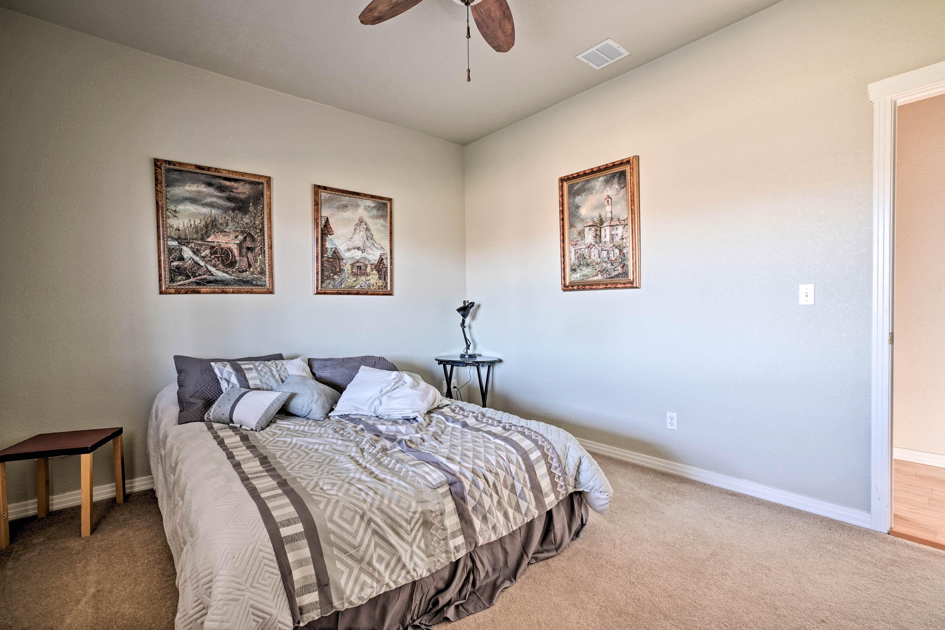 Rest easy on the queen bed in this room.