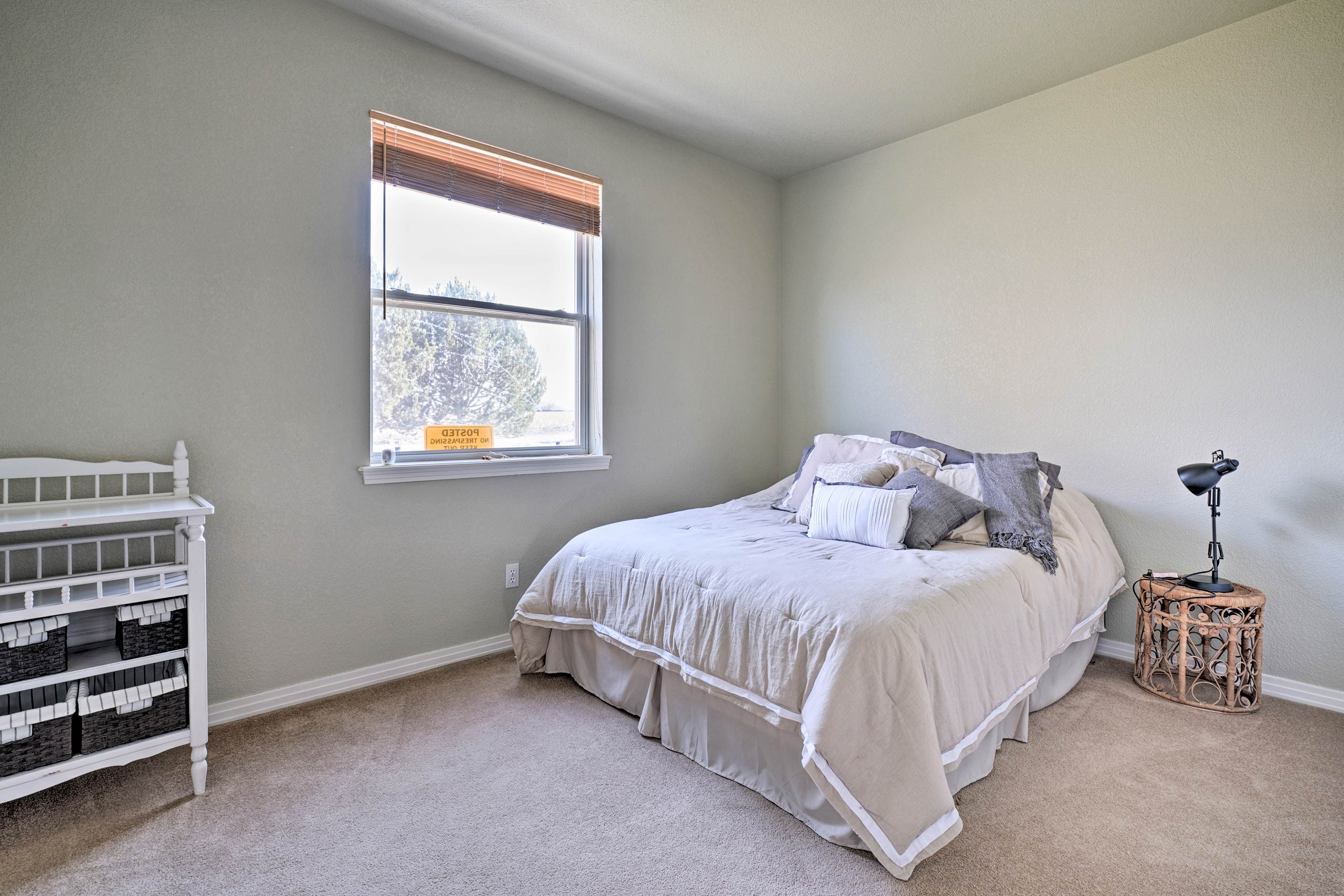A queen bed completes this bedroom.