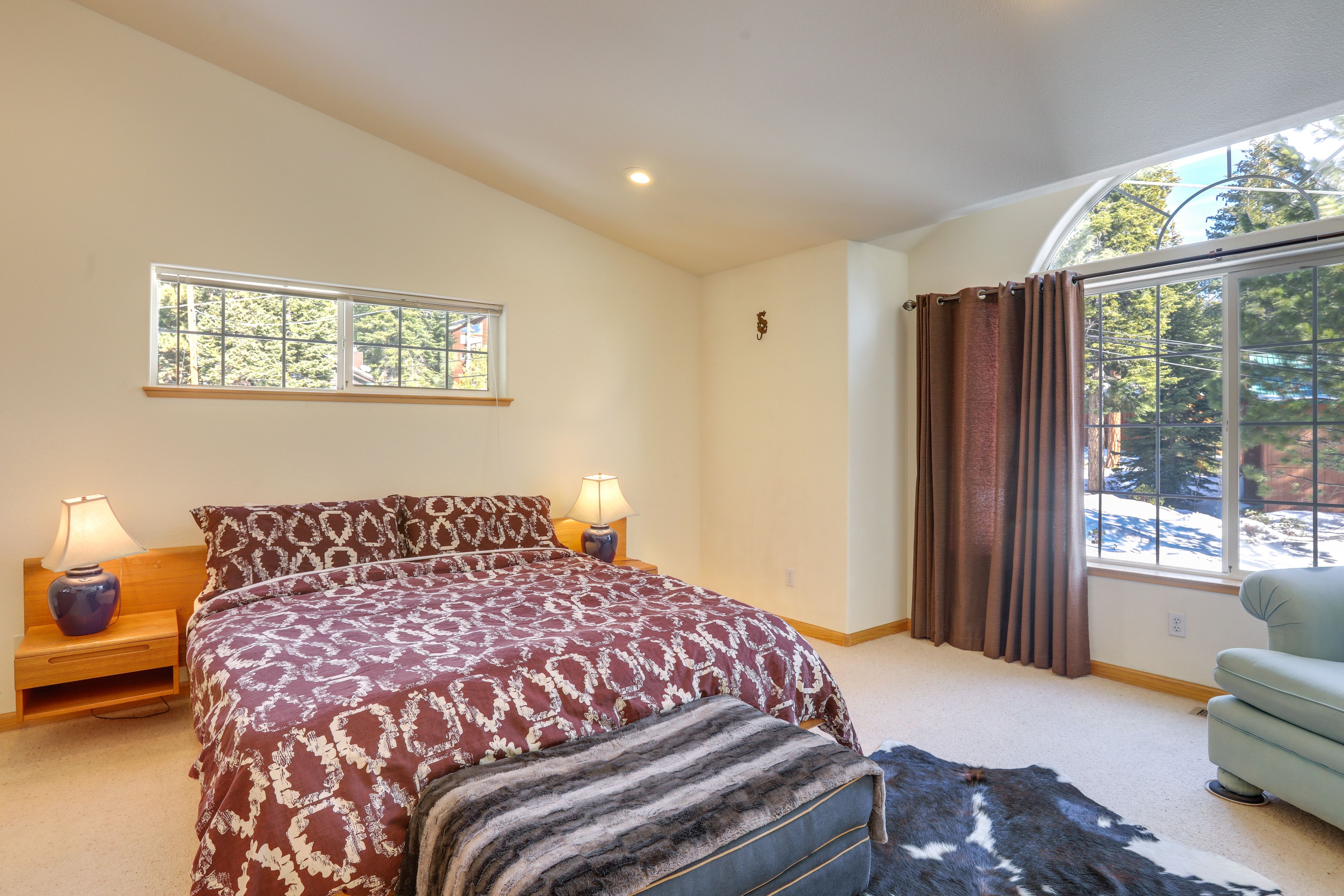 Bedroom 1 | California King Bed | Smart TV | En-Suite Bathroom | Main Level