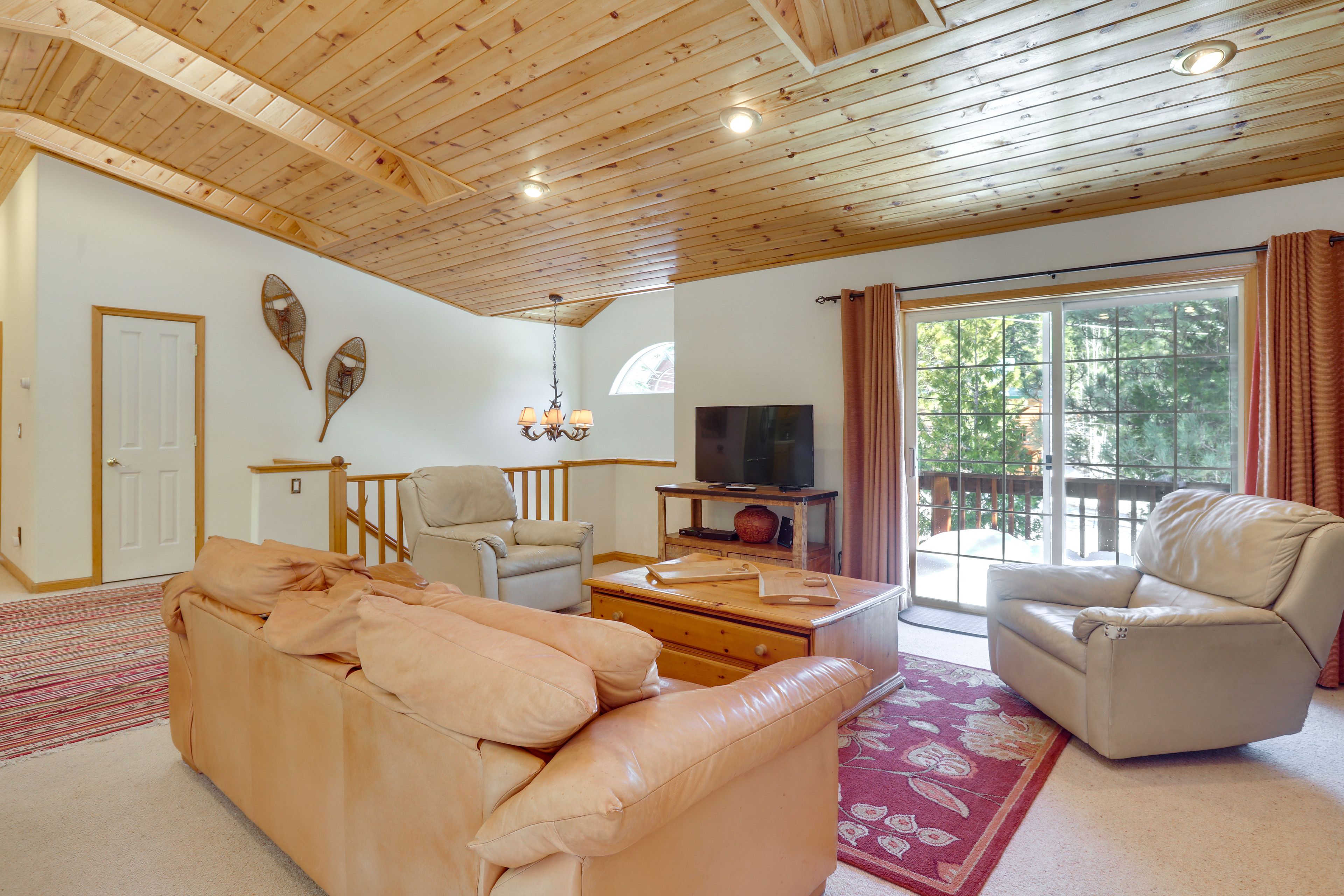 Living Area | Main Level