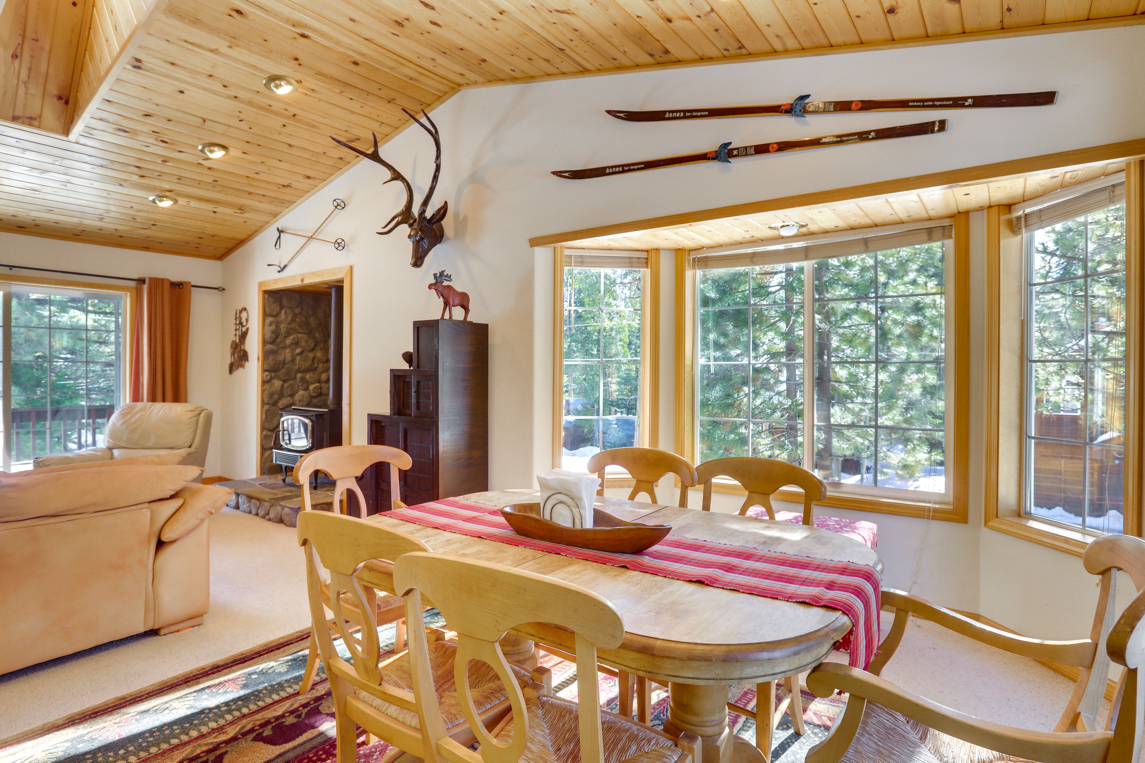 Dining Area | Dishware/Flatware