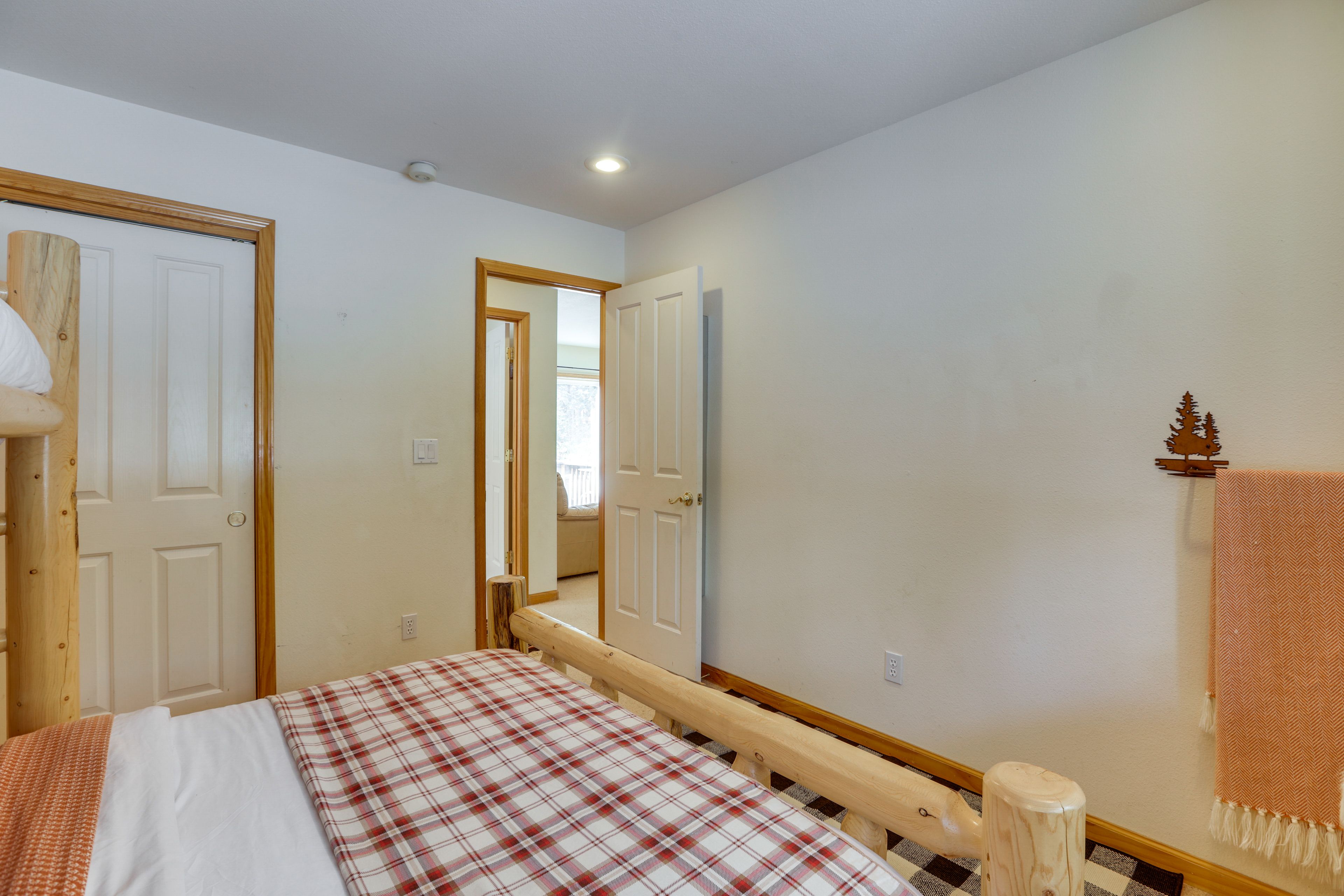 Bedroom 2 | Queen Bed | Lower Level