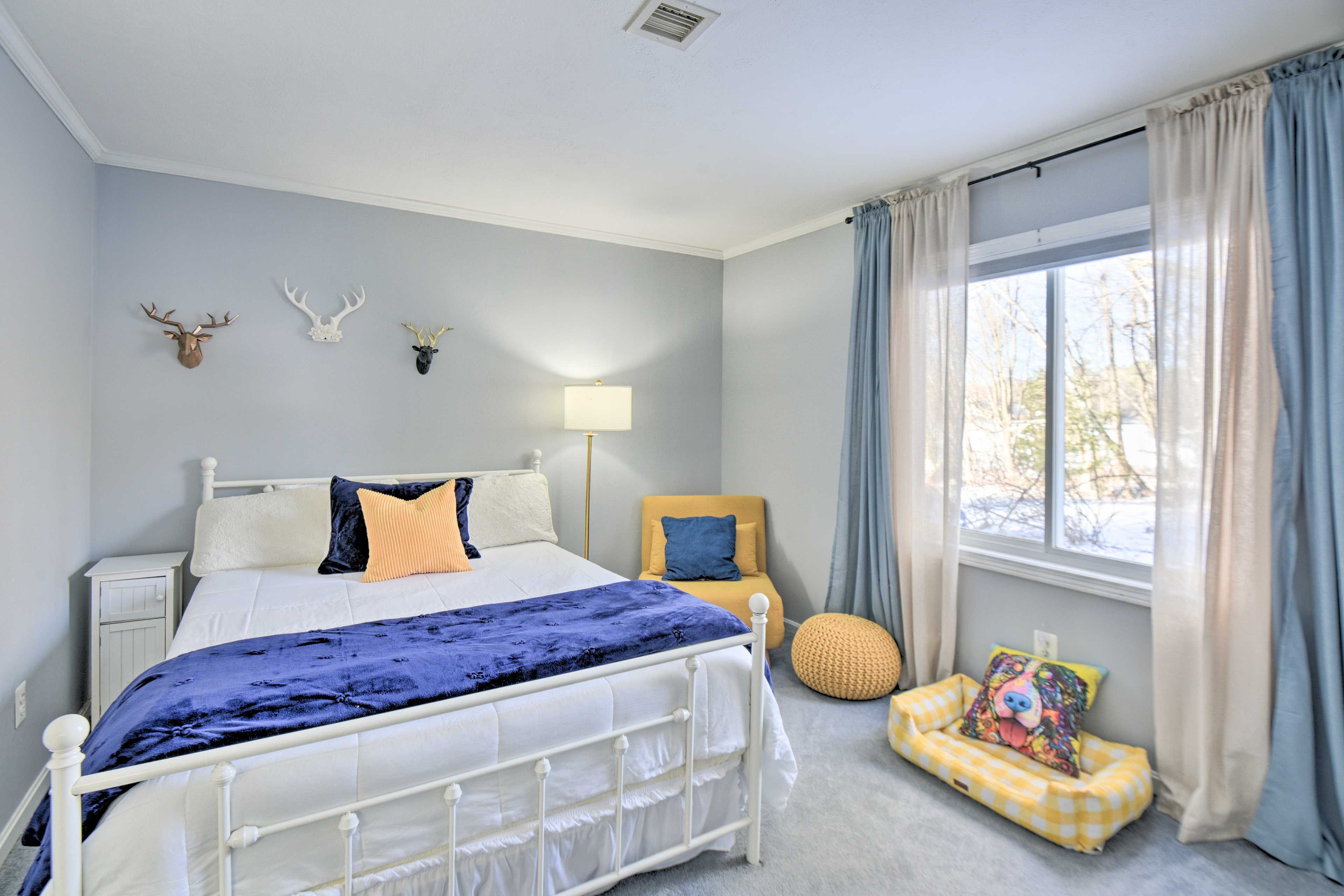 Bedroom 2 | Queen Bed